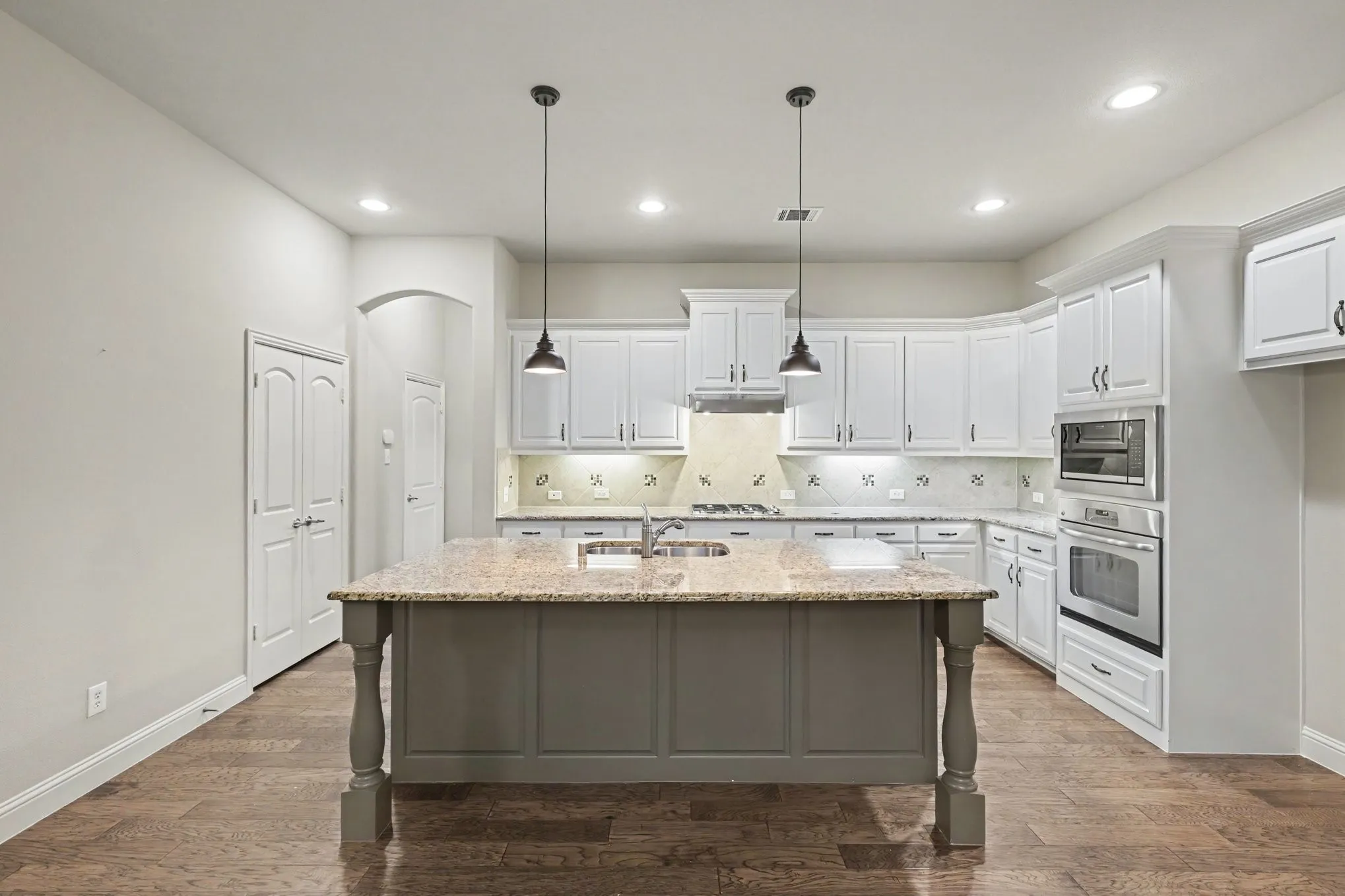 Single Family Residence For Sale in Collin County , 15943 River Glen Drive, Frisco, Texas 75035, 3 Bedroom, 2 Bathroom, 3 Garage spaces, 2,394 Sqft, built in 2012, mls#21340756, Real Estate Agent in Frisco, Homes For Sale in Collin county, Homes For Sale in Frisco, Realtor in Frisco Texas, Real Estate Brokerage Independent Realty Texas, Luminita Cordes Realtor