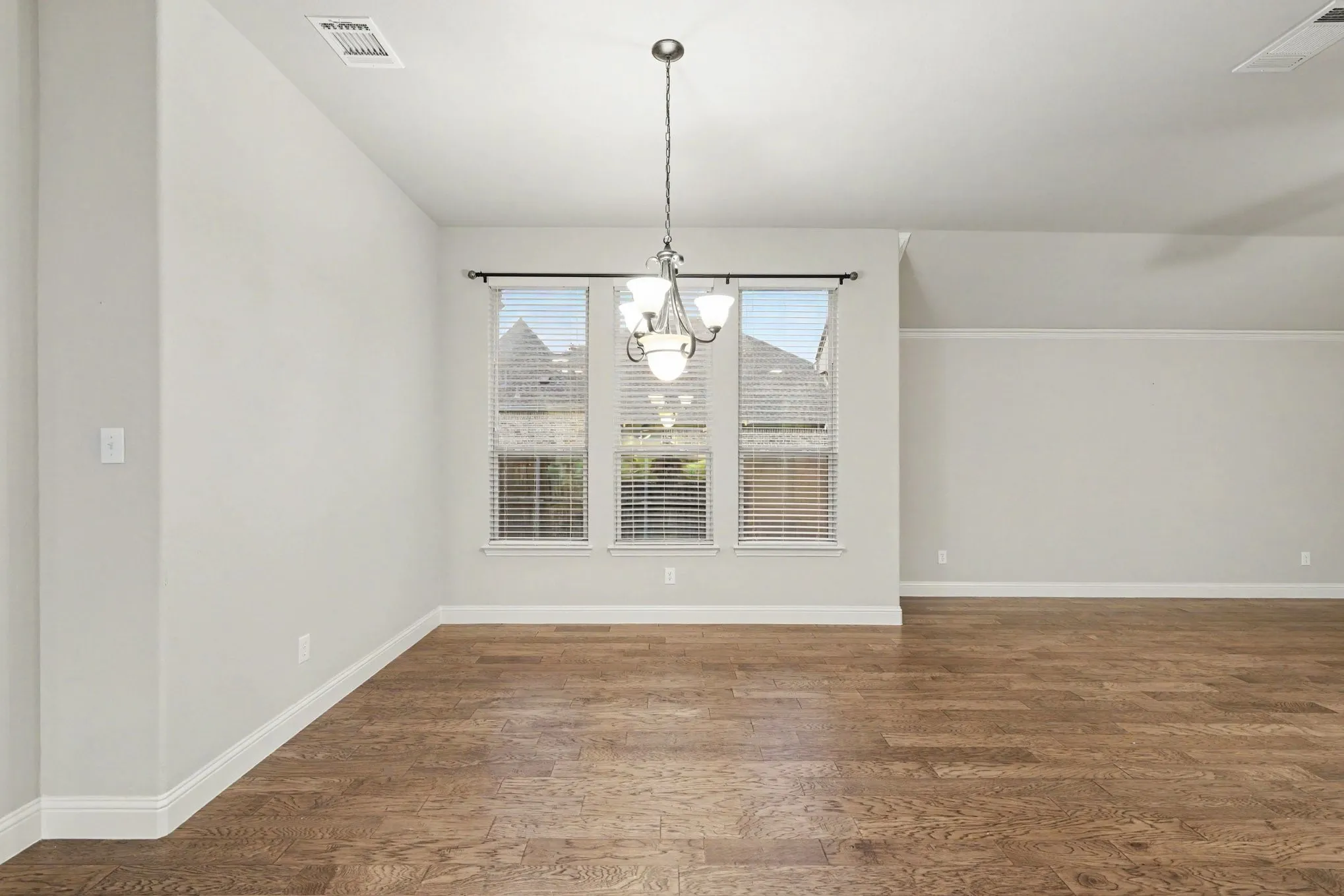 Single Family Residence For Sale in Collin County , 15943 River Glen Drive, Frisco, Texas 75035, 3 Bedroom, 2 Bathroom, 3 Garage spaces, 2,394 Sqft, built in 2012, mls#21340756, Real Estate Agent in Frisco, Homes For Sale in Collin county, Homes For Sale in Frisco, Realtor in Frisco Texas, Real Estate Brokerage Independent Realty Texas, Luminita Cordes Realtor