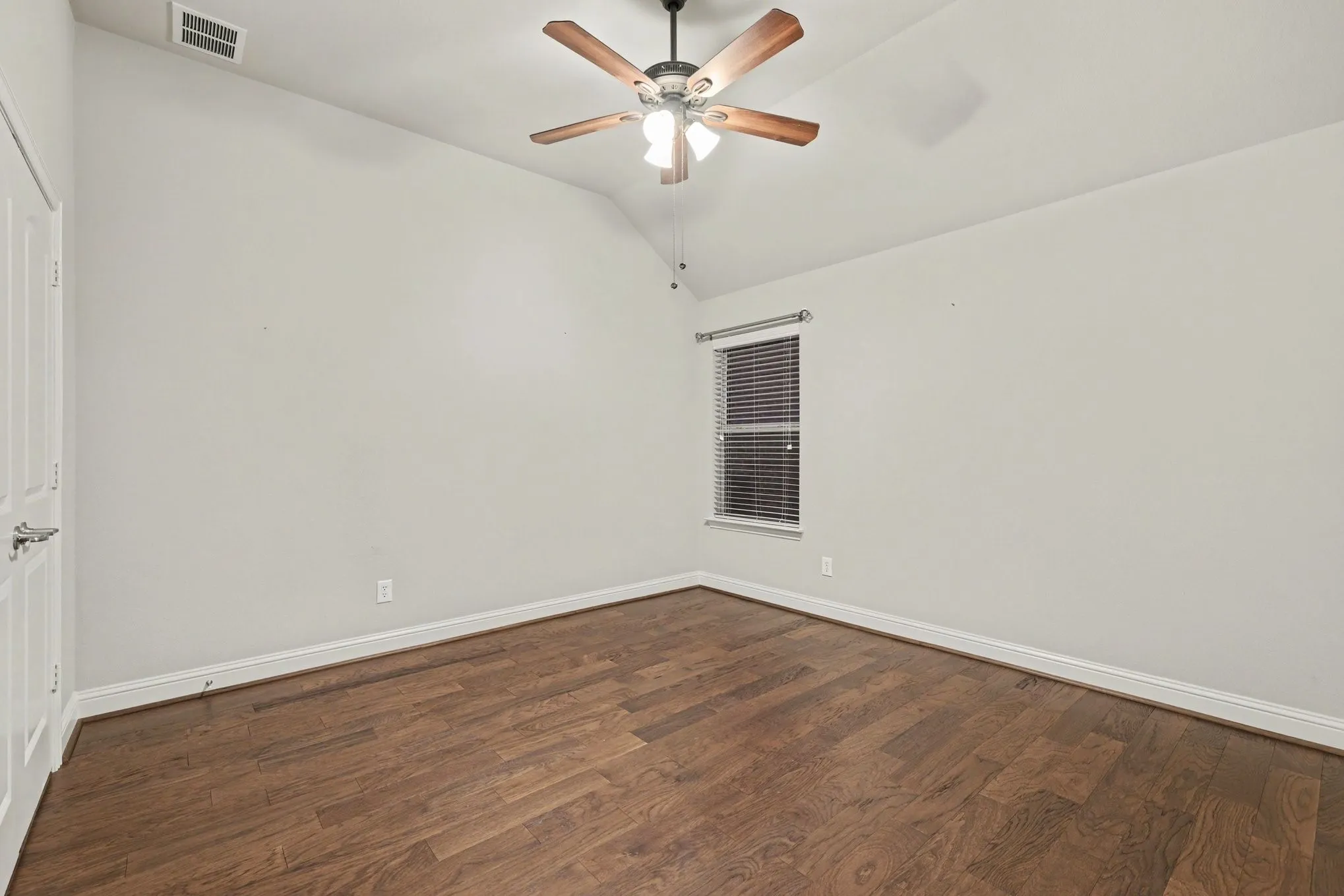 Single Family Residence For Sale in Collin County , 15943 River Glen Drive, Frisco, Texas 75035, 3 Bedroom, 2 Bathroom, 3 Garage spaces, 2,394 Sqft, built in 2012, mls#21340756, Real Estate Agent in Frisco, Homes For Sale in Collin county, Homes For Sale in Frisco, Realtor in Frisco Texas, Real Estate Brokerage Independent Realty Texas, Luminita Cordes Realtor
