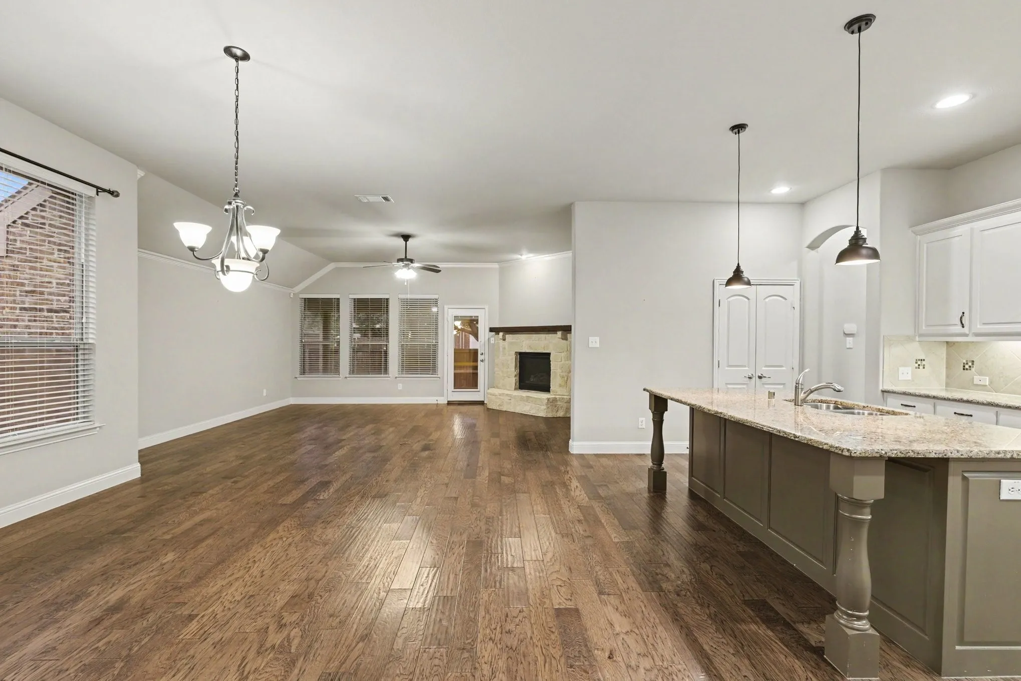 Single Family Residence For Sale in Collin County , 15943 River Glen Drive, Frisco, Texas 75035, 3 Bedroom, 2 Bathroom, 3 Garage spaces, 2,394 Sqft, built in 2012, mls#21340756, Real Estate Agent in Frisco, Homes For Sale in Collin county, Homes For Sale in Frisco, Realtor in Frisco Texas, Real Estate Brokerage Independent Realty Texas, Luminita Cordes Realtor