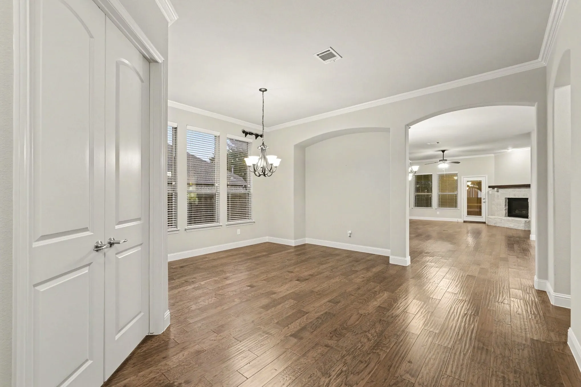 Single Family Residence For Sale in Collin County , 15943 River Glen Drive, Frisco, Texas 75035, 3 Bedroom, 2 Bathroom, 3 Garage spaces, 2,394 Sqft, built in 2012, mls#21340756, Real Estate Agent in Frisco, Homes For Sale in Collin county, Homes For Sale in Frisco, Realtor in Frisco Texas, Real Estate Brokerage Independent Realty Texas, Luminita Cordes Realtor