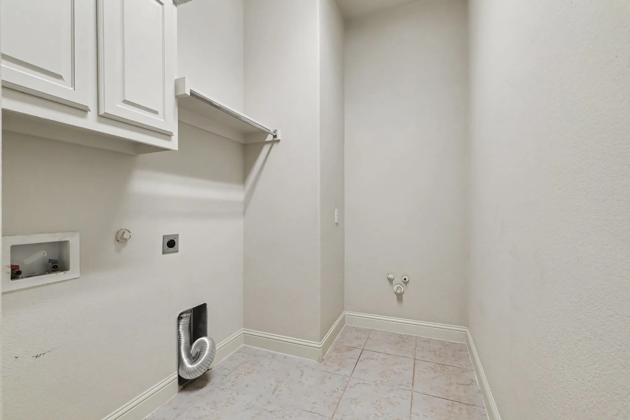 Single Family Residence For Sale in Collin County , 15943 River Glen Drive, Frisco, Texas 75035, 3 Bedroom, 2 Bathroom, 3 Garage spaces, 2,394 Sqft, built in 2012, mls#21340756, Real Estate Agent in Frisco, Homes For Sale in Collin county, Homes For Sale in Frisco, Realtor in Frisco Texas, Real Estate Brokerage Independent Realty Texas, Luminita Cordes Realtor