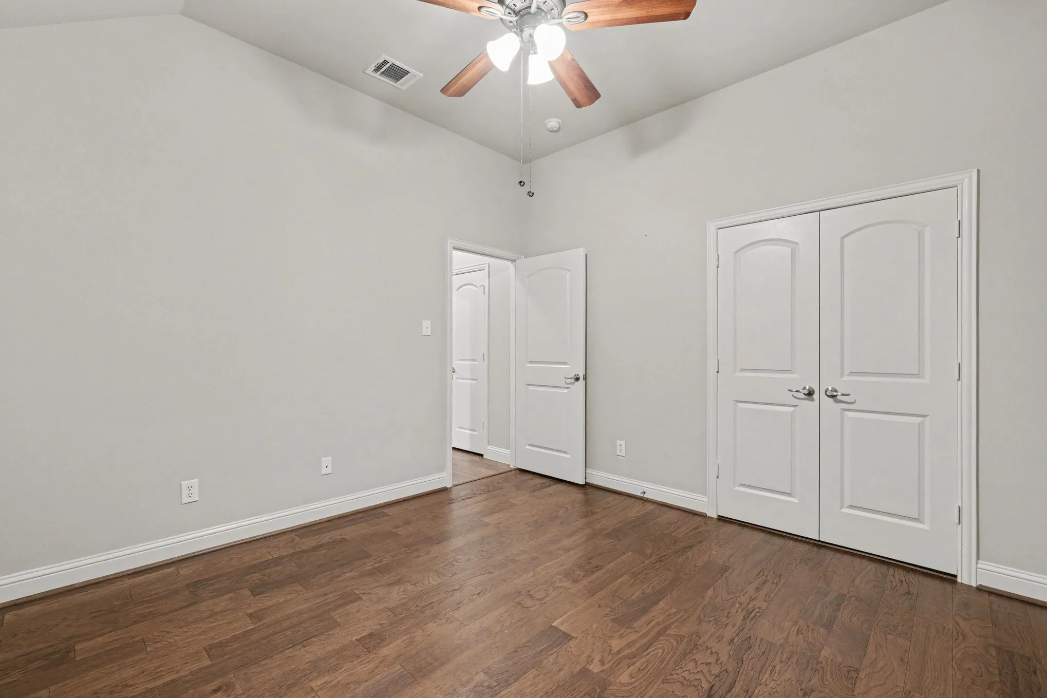 Single Family Residence For Sale in Collin County , 15943 River Glen Drive, Frisco, Texas 75035, 3 Bedroom, 2 Bathroom, 3 Garage spaces, 2,394 Sqft, built in 2012, mls#21340756, Real Estate Agent in Frisco, Homes For Sale in Collin county, Homes For Sale in Frisco, Realtor in Frisco Texas, Real Estate Brokerage Independent Realty Texas, Luminita Cordes Realtor