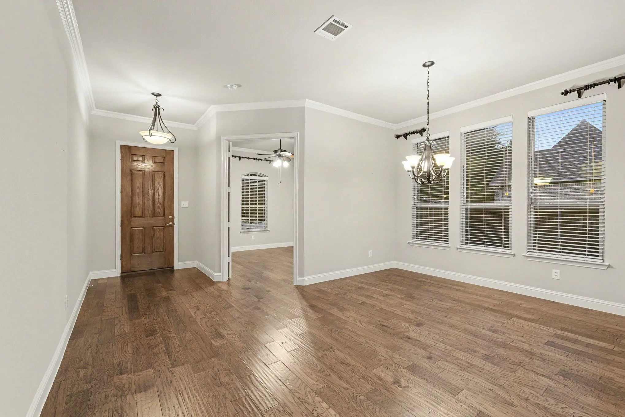 Single Family Residence For Sale in Collin County , 15943 River Glen Drive, Frisco, Texas 75035, 3 Bedroom, 2 Bathroom, 3 Garage spaces, 2,394 Sqft, built in 2012, mls#21340756, Real Estate Agent in Frisco, Homes For Sale in Collin county, Homes For Sale in Frisco, Realtor in Frisco Texas, Real Estate Brokerage Independent Realty Texas, Luminita Cordes Realtor
