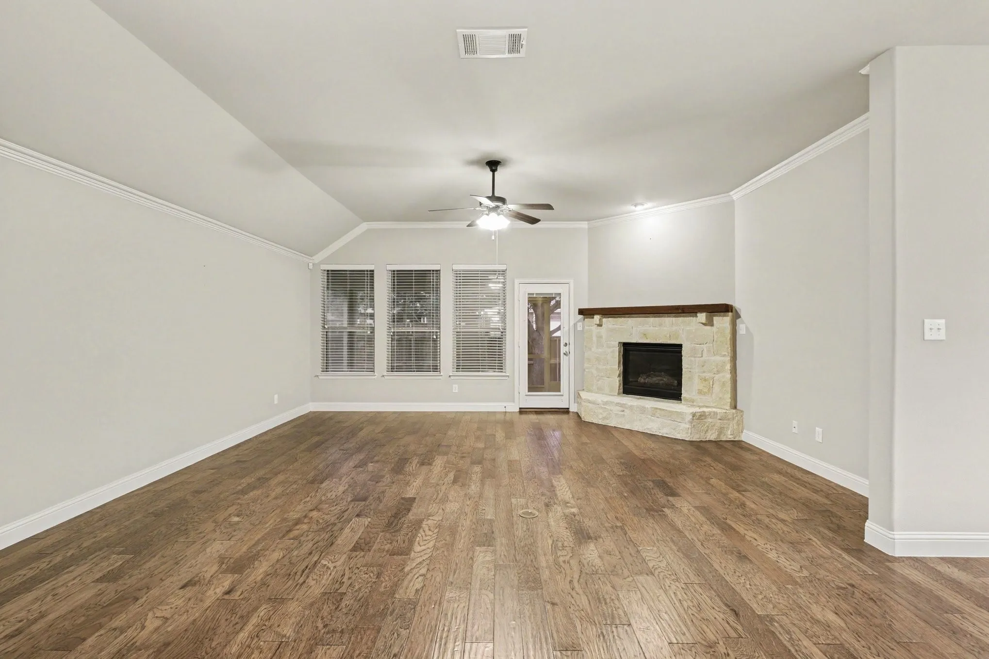 Single Family Residence For Sale in Collin County , 15943 River Glen Drive, Frisco, Texas 75035, 3 Bedroom, 2 Bathroom, 3 Garage spaces, 2,394 Sqft, built in 2012, mls#21340756, Real Estate Agent in Frisco, Homes For Sale in Collin county, Homes For Sale in Frisco, Realtor in Frisco Texas, Real Estate Brokerage Independent Realty Texas, Luminita Cordes Realtor