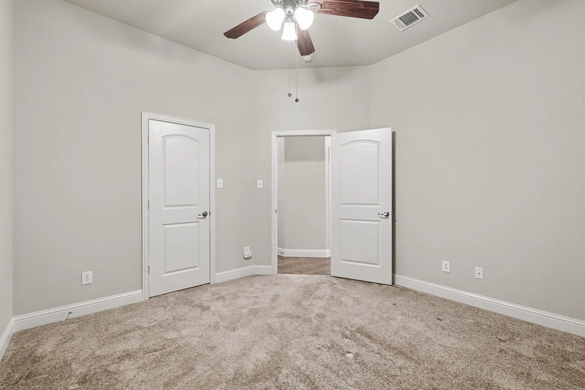Single Family Residence For Sale in Collin County , 15943 River Glen Drive, Frisco, Texas 75035, 3 Bedroom, 2 Bathroom, 3 Garage spaces, 2,394 Sqft, built in 2012, mls#21340756, Real Estate Agent in Frisco, Homes For Sale in Collin county, Homes For Sale in Frisco, Realtor in Frisco Texas, Real Estate Brokerage Independent Realty Texas, Luminita Cordes Realtor