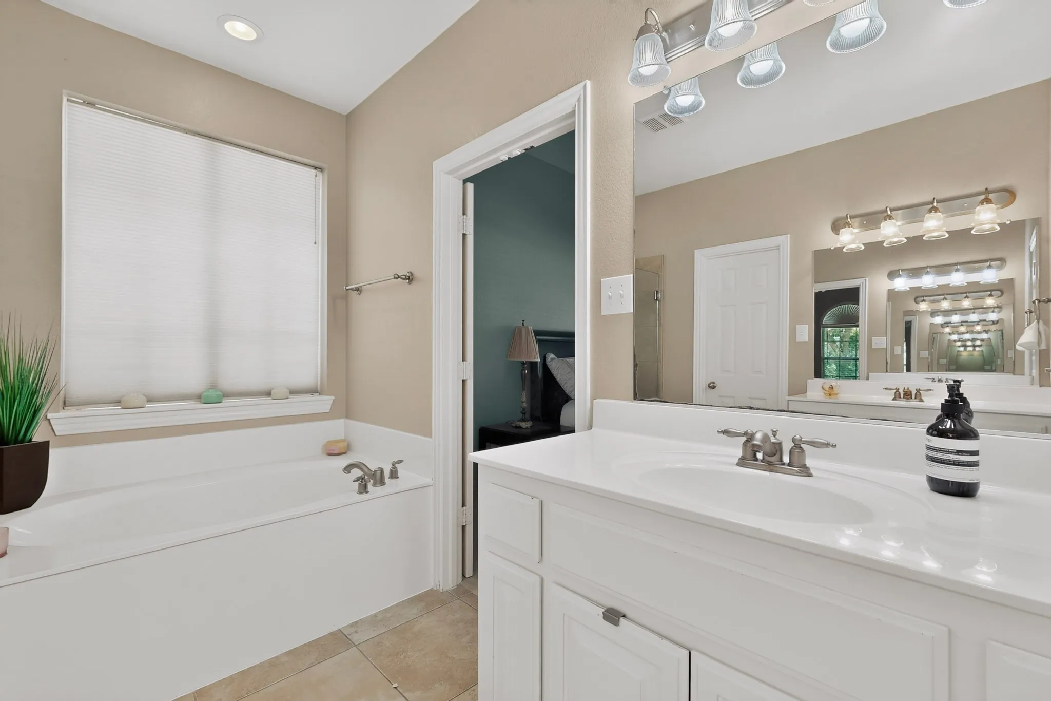 Single Family Residence For Sale in Collin County , 15827 Buffalo Creek Drive, Frisco, Texas 75035, 4 Bedroom, 4 Bathroom, 2 Garage spaces, 3,588 Sqft, built in 2004, mls#21340021, Real Estate Agent in Frisco, Homes For Sale in Collin county, Homes For Sale in Frisco, Realtor in Frisco Texas, Real Estate Brokerage Independent Realty Texas, Luminita Cordes Realtor