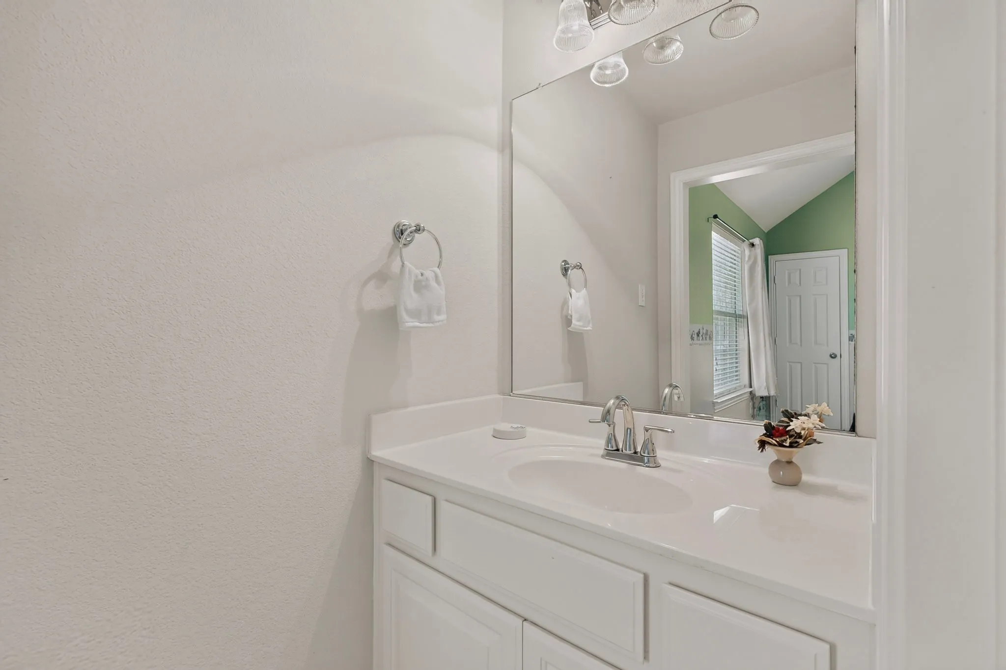 Single Family Residence For Sale in Collin County , 15827 Buffalo Creek Drive, Frisco, Texas 75035, 4 Bedroom, 4 Bathroom, 2 Garage spaces, 3,588 Sqft, built in 2004, mls#21340021, Real Estate Agent in Frisco, Homes For Sale in Collin county, Homes For Sale in Frisco, Realtor in Frisco Texas, Real Estate Brokerage Independent Realty Texas, Luminita Cordes Realtor