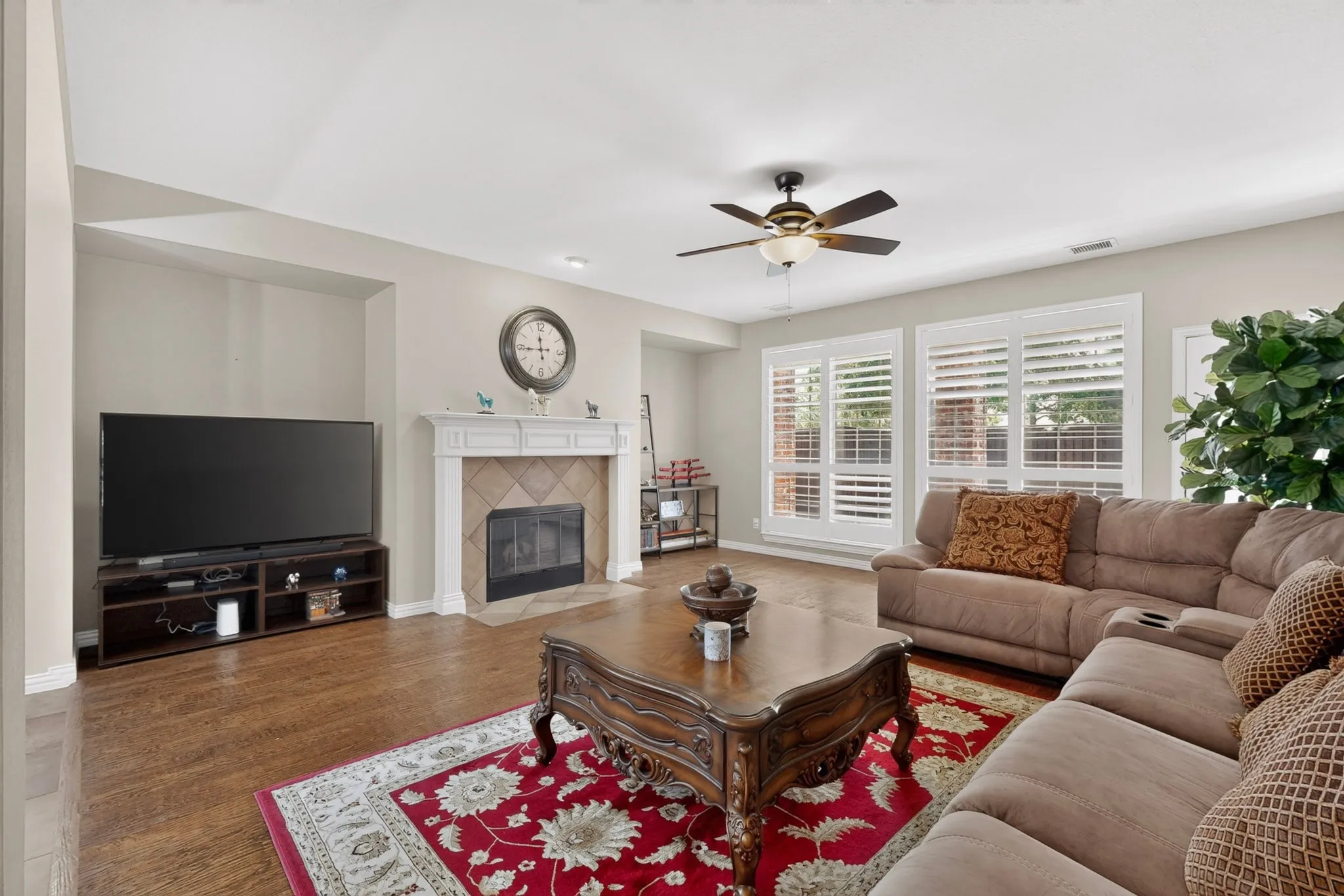 Single Family Residence For Sale in Collin County , 15827 Buffalo Creek Drive, Frisco, Texas 75035, 4 Bedroom, 4 Bathroom, 2 Garage spaces, 3,588 Sqft, built in 2004, mls#21340021, Real Estate Agent in Frisco, Homes For Sale in Collin county, Homes For Sale in Frisco, Realtor in Frisco Texas, Real Estate Brokerage Independent Realty Texas, Luminita Cordes Realtor