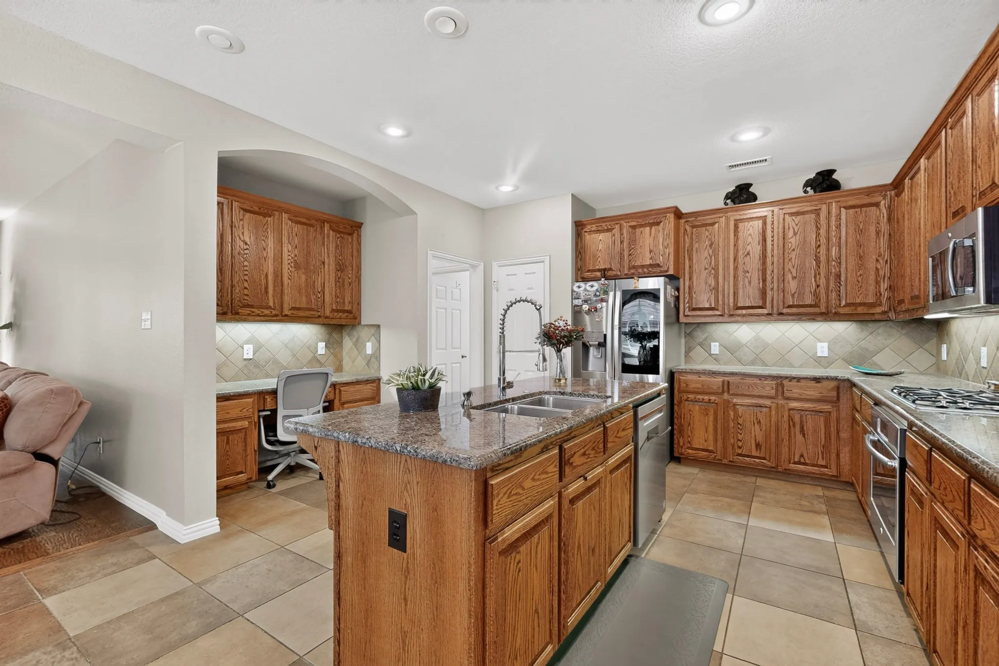 Single Family Residence For Sale in Collin County , 15827 Buffalo Creek Drive, Frisco, Texas 75035, 4 Bedroom, 4 Bathroom, 2 Garage spaces, 3,588 Sqft, built in 2004, mls#21340021, Real Estate Agent in Frisco, Homes For Sale in Collin county, Homes For Sale in Frisco, Realtor in Frisco Texas, Real Estate Brokerage Independent Realty Texas, Luminita Cordes Realtor