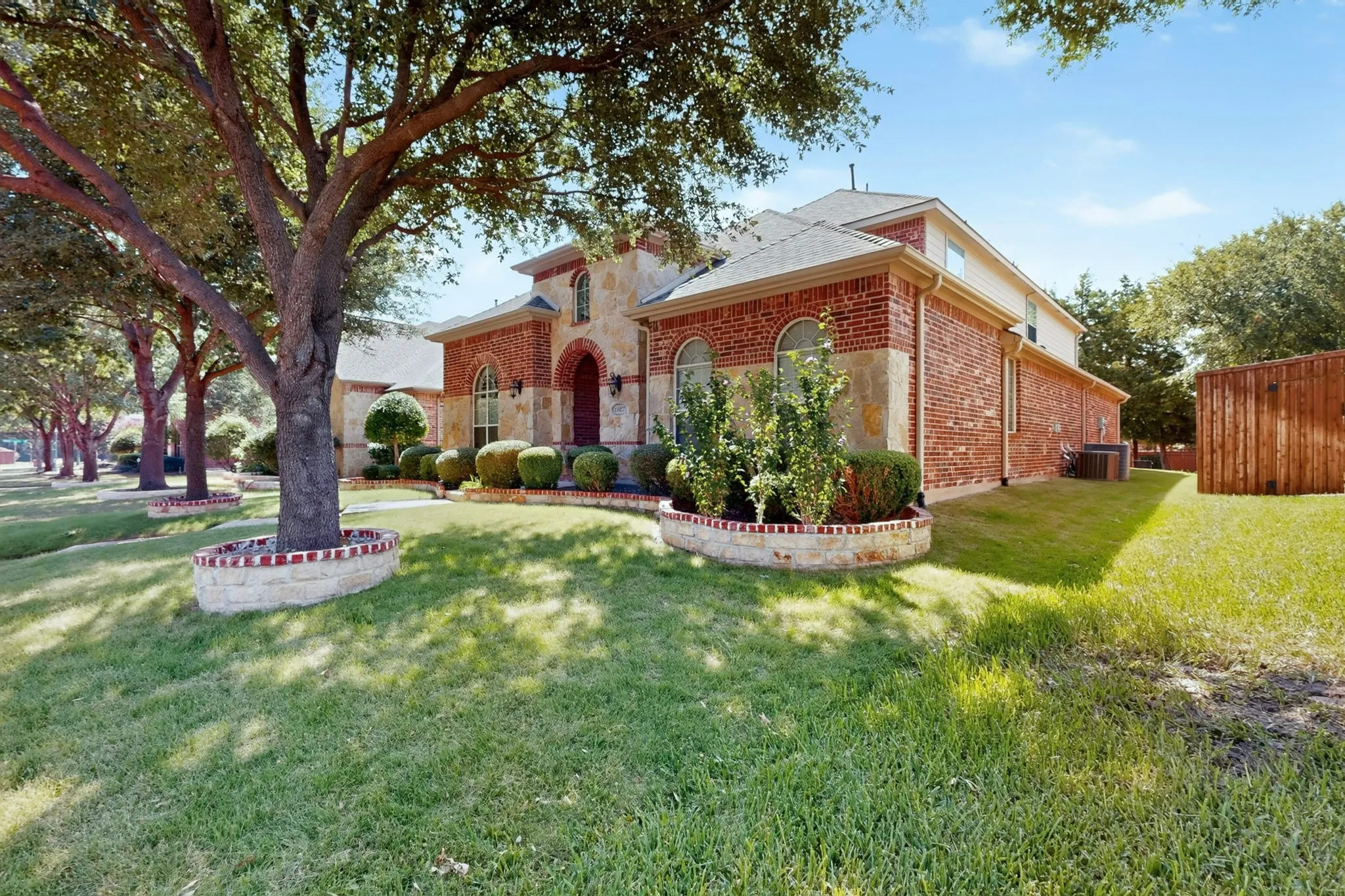 Single Family Residence For Sale in Collin County , 15827 Buffalo Creek Drive, Frisco, Texas 75035, 4 Bedroom, 4 Bathroom, 2 Garage spaces, 3,588 Sqft, built in 2004, mls#21340021, Real Estate Agent in Frisco, Homes For Sale in Collin county, Homes For Sale in Frisco, Realtor in Frisco Texas, Real Estate Brokerage Independent Realty Texas, Luminita Cordes Realtor