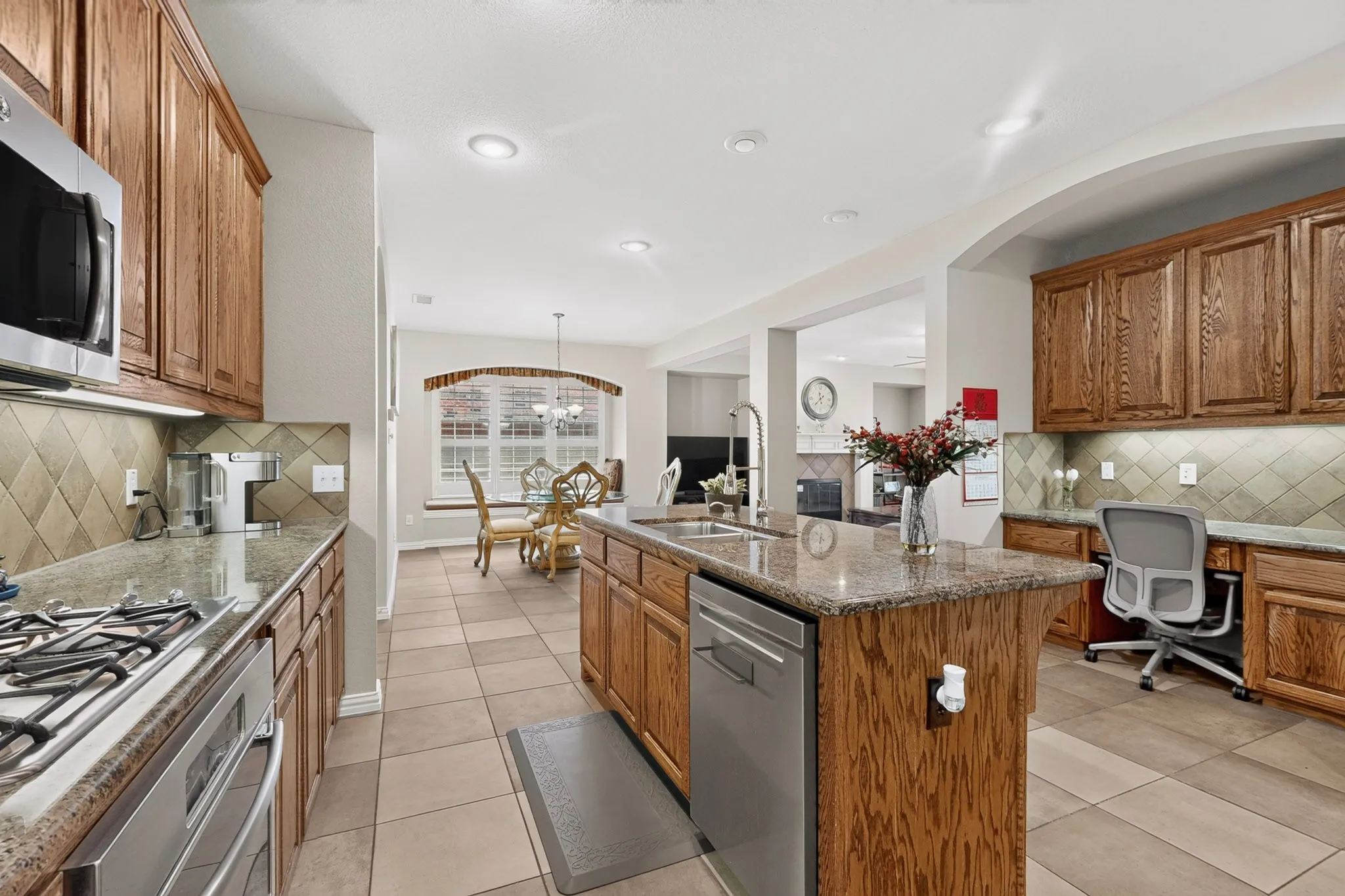 Single Family Residence For Sale in Collin County , 15827 Buffalo Creek Drive, Frisco, Texas 75035, 4 Bedroom, 4 Bathroom, 2 Garage spaces, 3,588 Sqft, built in 2004, mls#21340021, Real Estate Agent in Frisco, Homes For Sale in Collin county, Homes For Sale in Frisco, Realtor in Frisco Texas, Real Estate Brokerage Independent Realty Texas, Luminita Cordes Realtor