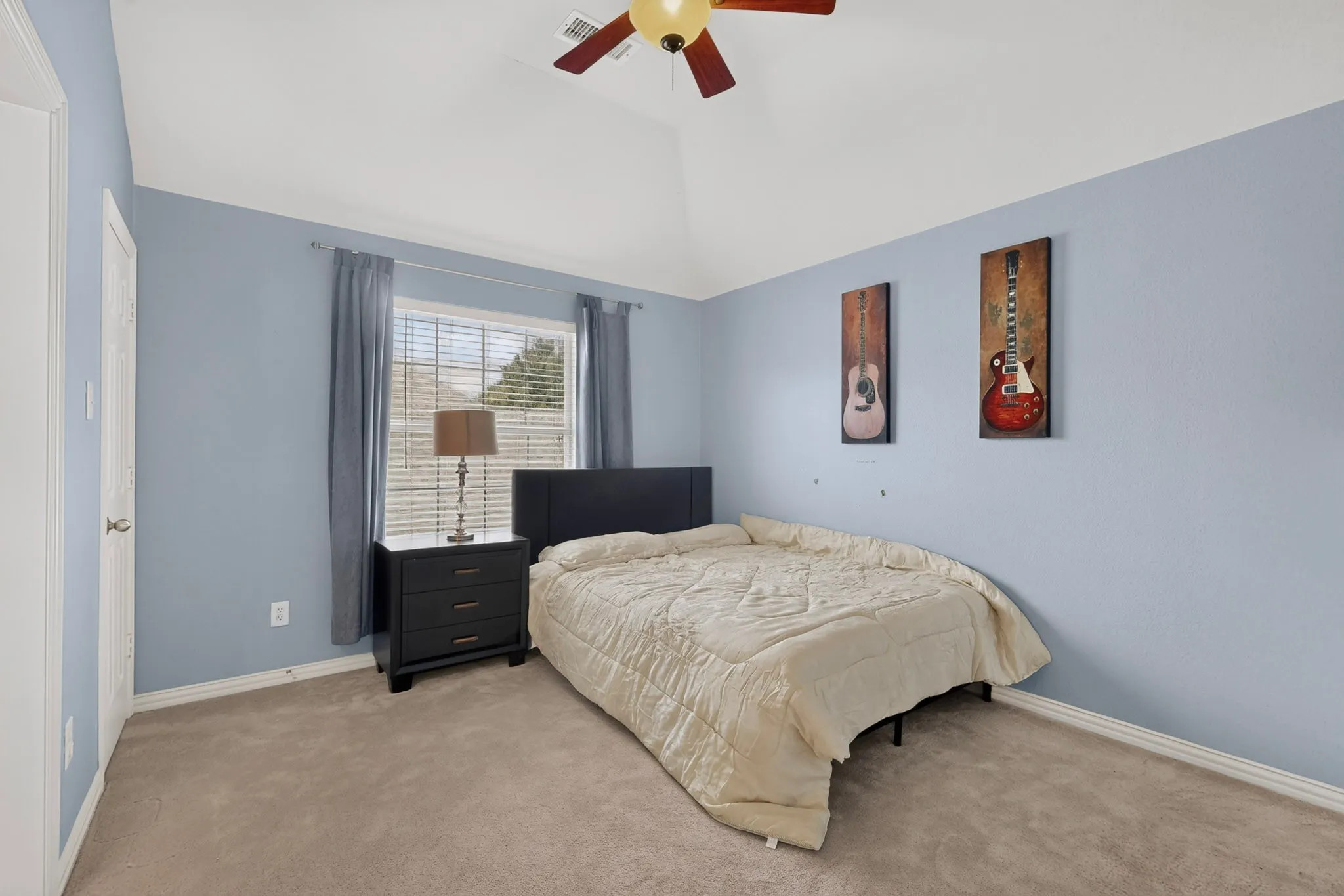 Single Family Residence For Sale in Collin County , 15827 Buffalo Creek Drive, Frisco, Texas 75035, 4 Bedroom, 4 Bathroom, 2 Garage spaces, 3,588 Sqft, built in 2004, mls#21340021, Real Estate Agent in Frisco, Homes For Sale in Collin county, Homes For Sale in Frisco, Realtor in Frisco Texas, Real Estate Brokerage Independent Realty Texas, Luminita Cordes Realtor