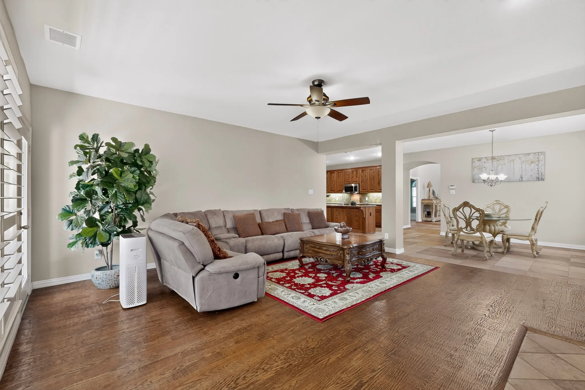 Single Family Residence For Sale in Collin County , 15827 Buffalo Creek Drive, Frisco, Texas 75035, 4 Bedroom, 4 Bathroom, 2 Garage spaces, 3,588 Sqft, built in 2004, mls#21340021, Real Estate Agent in Frisco, Homes For Sale in Collin county, Homes For Sale in Frisco, Realtor in Frisco Texas, Real Estate Brokerage Independent Realty Texas, Luminita Cordes Realtor