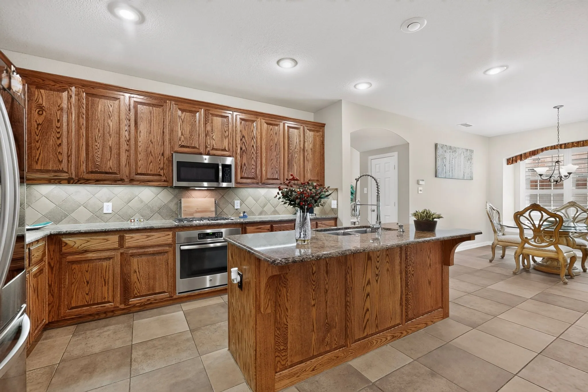 Single Family Residence For Sale in Collin County , 15827 Buffalo Creek Drive, Frisco, Texas 75035, 4 Bedroom, 4 Bathroom, 2 Garage spaces, 3,588 Sqft, built in 2004, mls#21340021, Real Estate Agent in Frisco, Homes For Sale in Collin county, Homes For Sale in Frisco, Realtor in Frisco Texas, Real Estate Brokerage Independent Realty Texas, Luminita Cordes Realtor