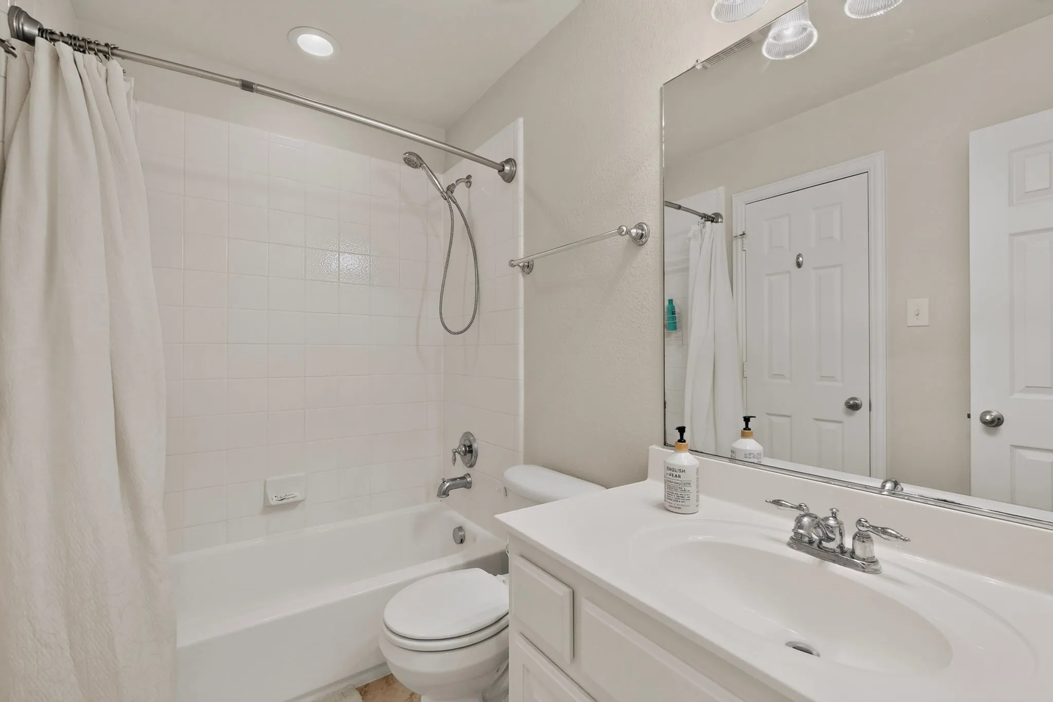 Single Family Residence For Sale in Collin County , 15827 Buffalo Creek Drive, Frisco, Texas 75035, 4 Bedroom, 4 Bathroom, 2 Garage spaces, 3,588 Sqft, built in 2004, mls#21340021, Real Estate Agent in Frisco, Homes For Sale in Collin county, Homes For Sale in Frisco, Realtor in Frisco Texas, Real Estate Brokerage Independent Realty Texas, Luminita Cordes Realtor