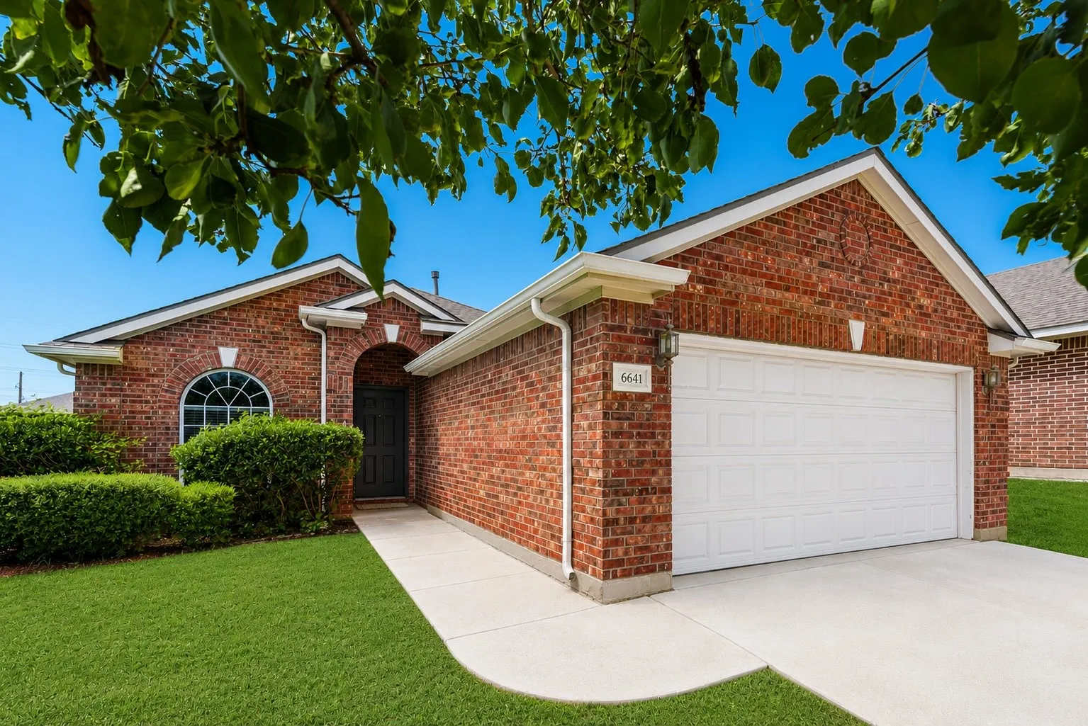 Single Family Residence For Sale in Tarrant County , 6641 Sierra Madre Drive, Fort Worth, Texas 76179, 3 Bedroom, 2 Bathroom, 2 Garage spaces, 1,371 Sqft, built in 2005, mls#21338972, Real Estate Agent in Fort Worth, Homes For Sale in Tarrant county, Homes For Sale in Fort Worth, Realtor in Fort Worth Texas, Real Estate Brokerage Independent Realty Texas, Luminita Cordes Realtor