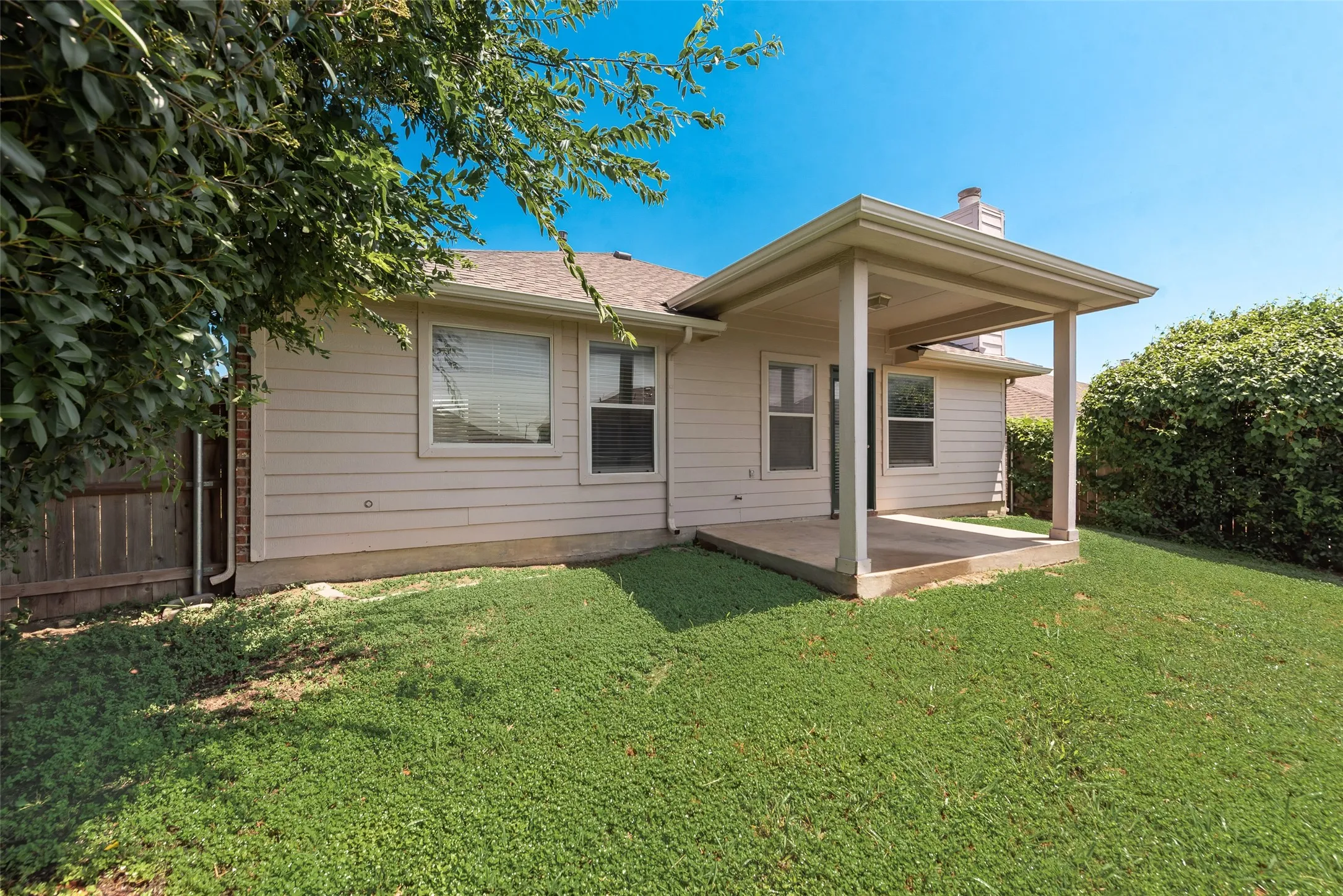 Single Family Residence For Sale in Tarrant County , 6641 Sierra Madre Drive, Fort Worth, Texas 76179, 3 Bedroom, 2 Bathroom, 2 Garage spaces, 1,371 Sqft, built in 2005, mls#21338972, Real Estate Agent in Fort Worth, Homes For Sale in Tarrant county, Homes For Sale in Fort Worth, Realtor in Fort Worth Texas, Real Estate Brokerage Independent Realty Texas, Luminita Cordes Realtor