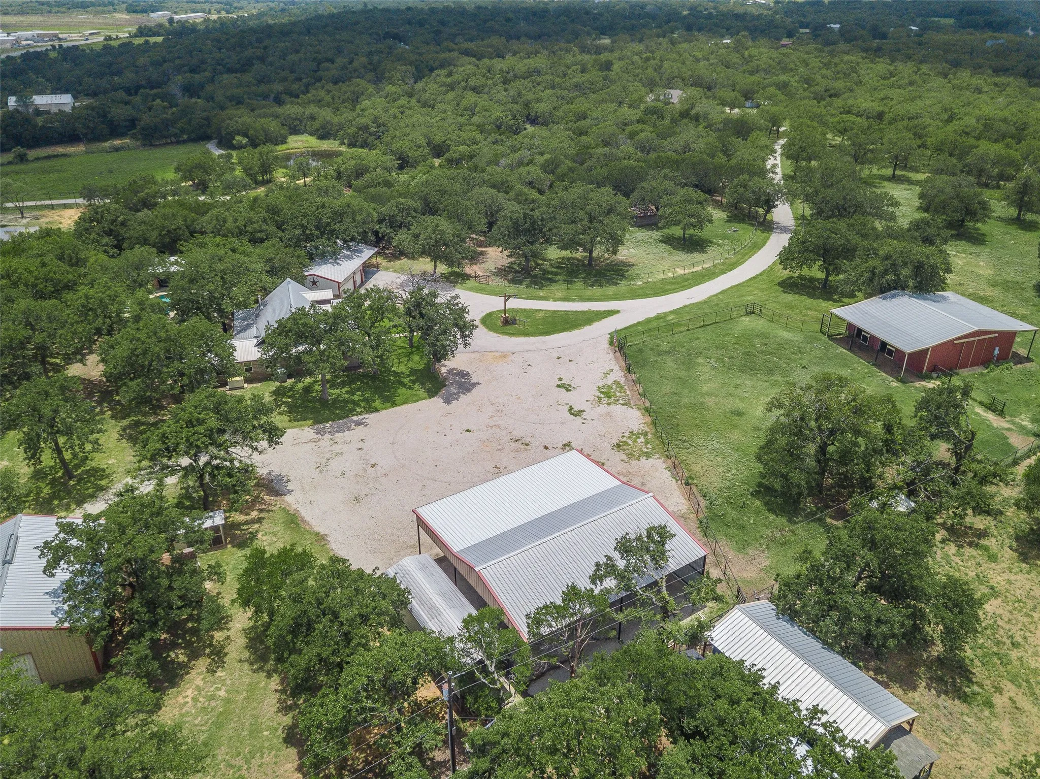 Single Family Residence For Sale in Palo Pinto County , 3911 N Highway 281, Mineral Wells, Texas 76067, 3 Bedroom, 3 Bathroom, 3 Garage spaces, 2,603 Sqft, built in 1994, mls#21341151, Real Estate Agent in Mineral Wells, Homes For Sale in Palo Pinto county, Homes For Sale in Mineral Wells, Realtor in Mineral Wells Texas, Real Estate Brokerage Independent Realty Texas, Luminita Cordes Realtor