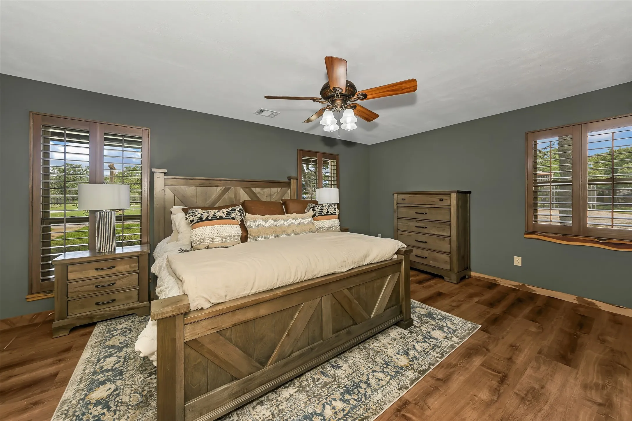 Single Family Residence For Sale in Palo Pinto County , 3911 N Highway 281, Mineral Wells, Texas 76067, 3 Bedroom, 3 Bathroom, 3 Garage spaces, 2,603 Sqft, built in 1994, mls#21341151, Real Estate Agent in Mineral Wells, Homes For Sale in Palo Pinto county, Homes For Sale in Mineral Wells, Realtor in Mineral Wells Texas, Real Estate Brokerage Independent Realty Texas, Luminita Cordes Realtor