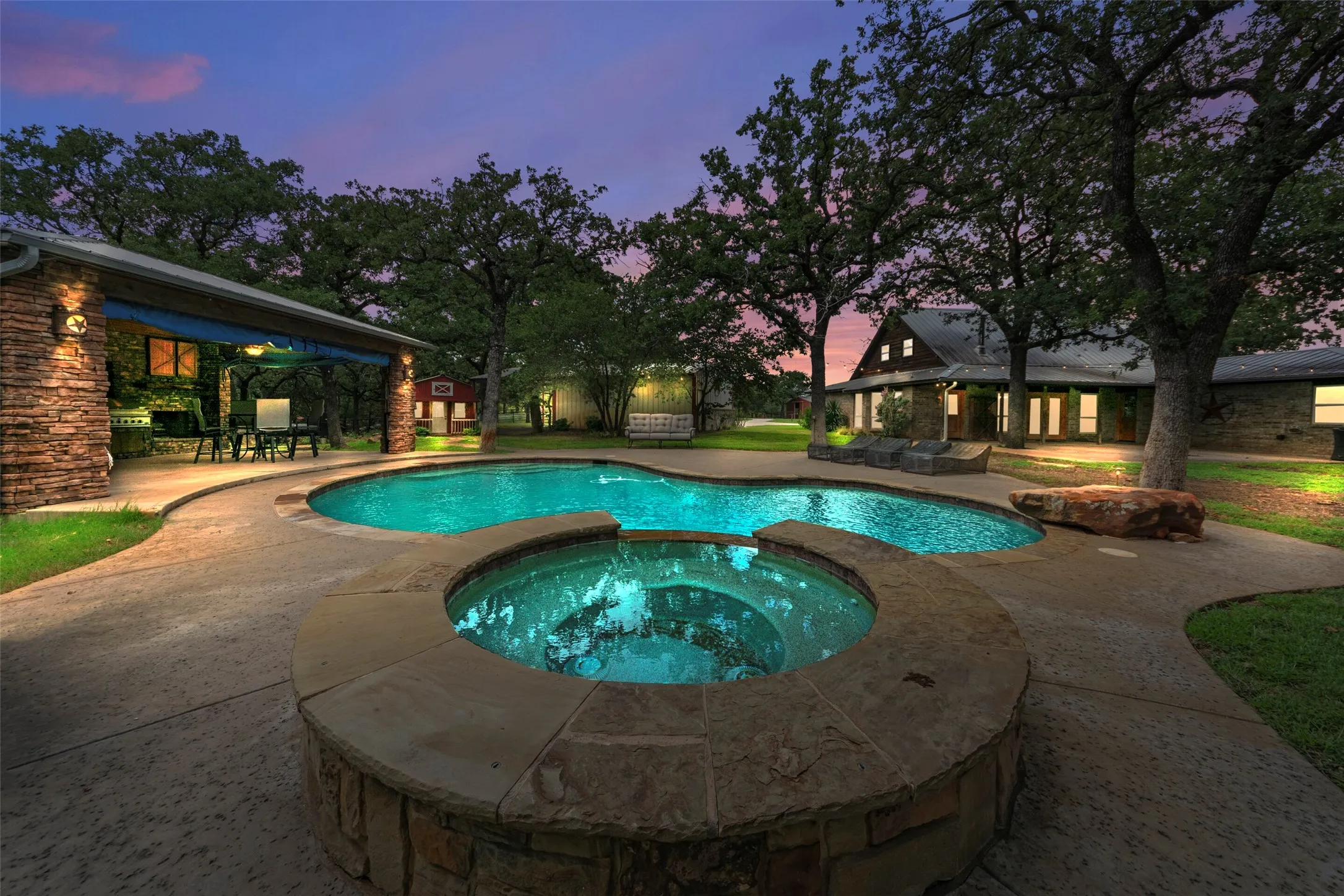 Single Family Residence For Sale in Palo Pinto County , 3911 N Highway 281, Mineral Wells, Texas 76067, 3 Bedroom, 3 Bathroom, 3 Garage spaces, 2,603 Sqft, built in 1994, mls#21341151, Real Estate Agent in Mineral Wells, Homes For Sale in Palo Pinto county, Homes For Sale in Mineral Wells, Realtor in Mineral Wells Texas, Real Estate Brokerage Independent Realty Texas, Luminita Cordes Realtor