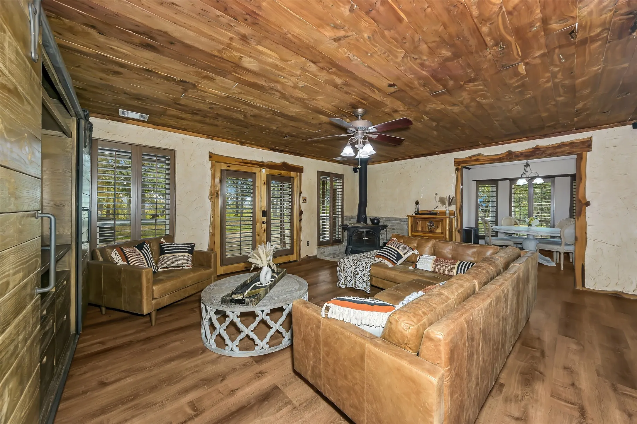 Single Family Residence For Sale in Palo Pinto County , 3911 N Highway 281, Mineral Wells, Texas 76067, 3 Bedroom, 3 Bathroom, 3 Garage spaces, 2,603 Sqft, built in 1994, mls#21341151, Real Estate Agent in Mineral Wells, Homes For Sale in Palo Pinto county, Homes For Sale in Mineral Wells, Realtor in Mineral Wells Texas, Real Estate Brokerage Independent Realty Texas, Luminita Cordes Realtor