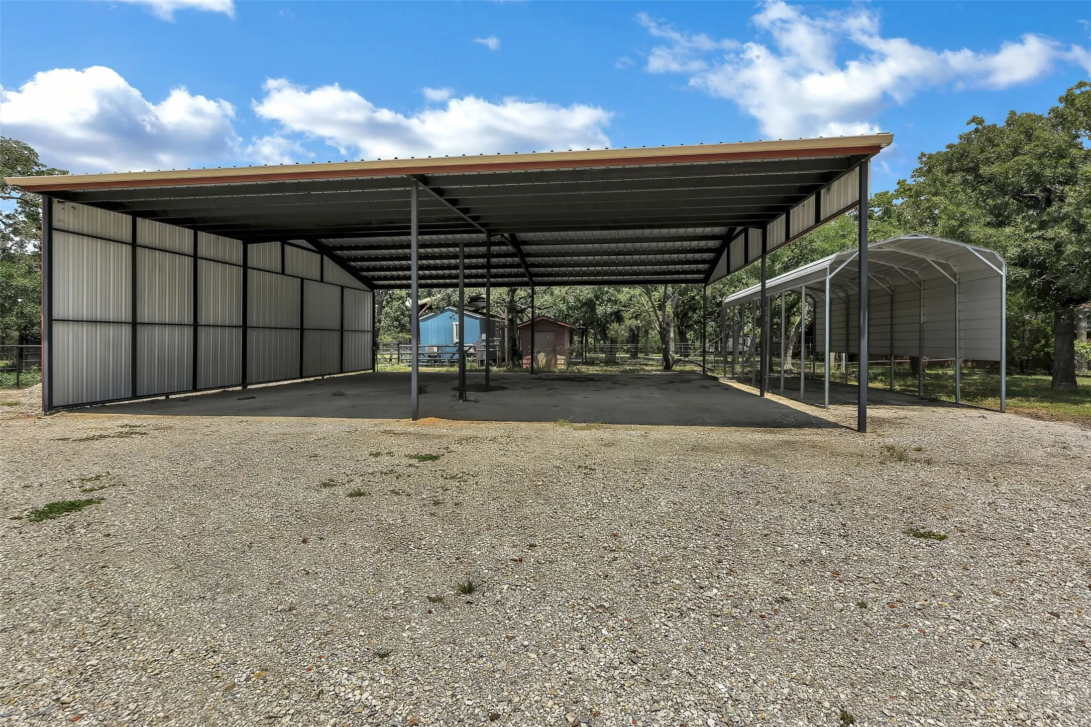 Single Family Residence For Sale in Palo Pinto County , 3911 N Highway 281, Mineral Wells, Texas 76067, 3 Bedroom, 3 Bathroom, 3 Garage spaces, 2,603 Sqft, built in 1994, mls#21341151, Real Estate Agent in Mineral Wells, Homes For Sale in Palo Pinto county, Homes For Sale in Mineral Wells, Realtor in Mineral Wells Texas, Real Estate Brokerage Independent Realty Texas, Luminita Cordes Realtor