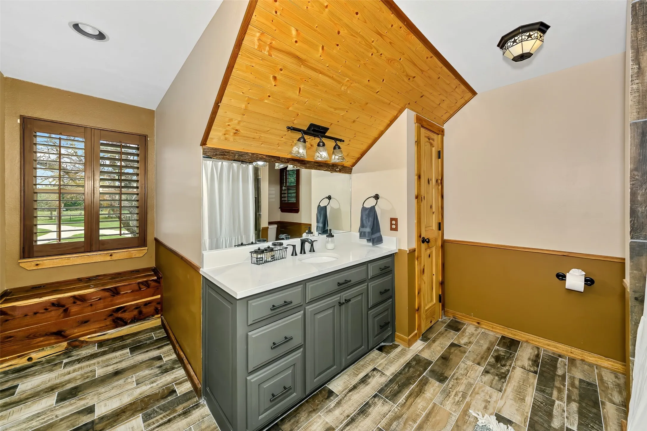 Single Family Residence For Sale in Palo Pinto County , 3911 N Highway 281, Mineral Wells, Texas 76067, 3 Bedroom, 3 Bathroom, 3 Garage spaces, 2,603 Sqft, built in 1994, mls#21341151, Real Estate Agent in Mineral Wells, Homes For Sale in Palo Pinto county, Homes For Sale in Mineral Wells, Realtor in Mineral Wells Texas, Real Estate Brokerage Independent Realty Texas, Luminita Cordes Realtor