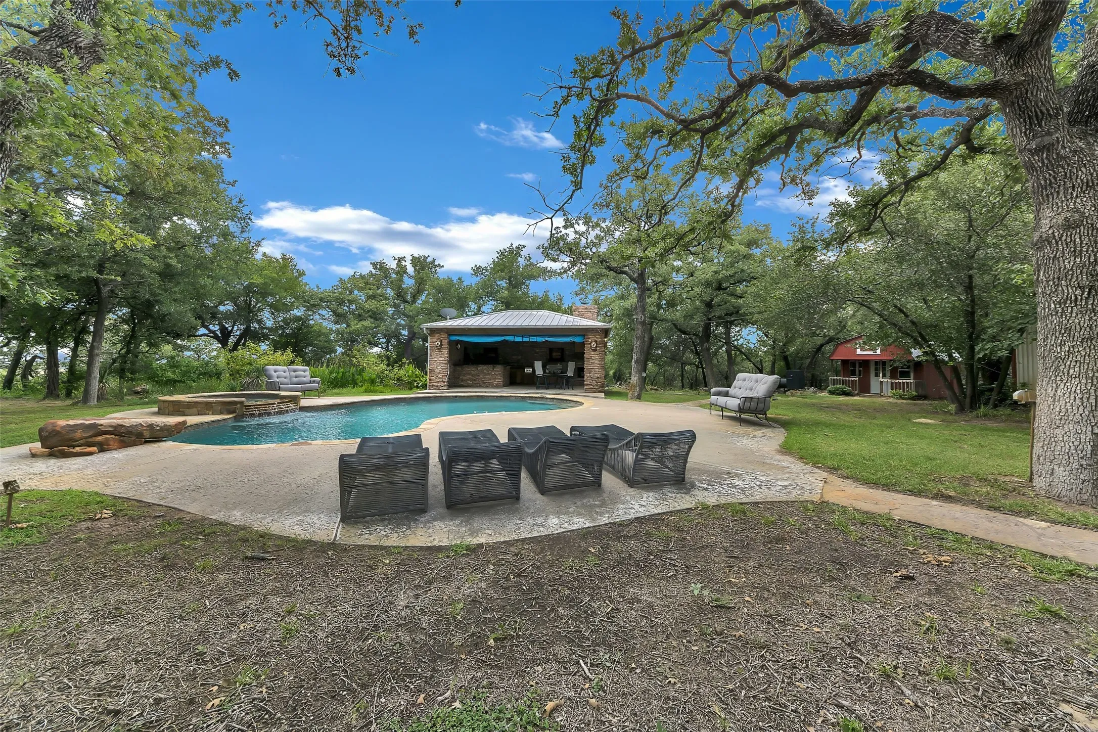 Single Family Residence For Sale in Palo Pinto County , 3911 N Highway 281, Mineral Wells, Texas 76067, 3 Bedroom, 3 Bathroom, 3 Garage spaces, 2,603 Sqft, built in 1994, mls#21341151, Real Estate Agent in Mineral Wells, Homes For Sale in Palo Pinto county, Homes For Sale in Mineral Wells, Realtor in Mineral Wells Texas, Real Estate Brokerage Independent Realty Texas, Luminita Cordes Realtor
