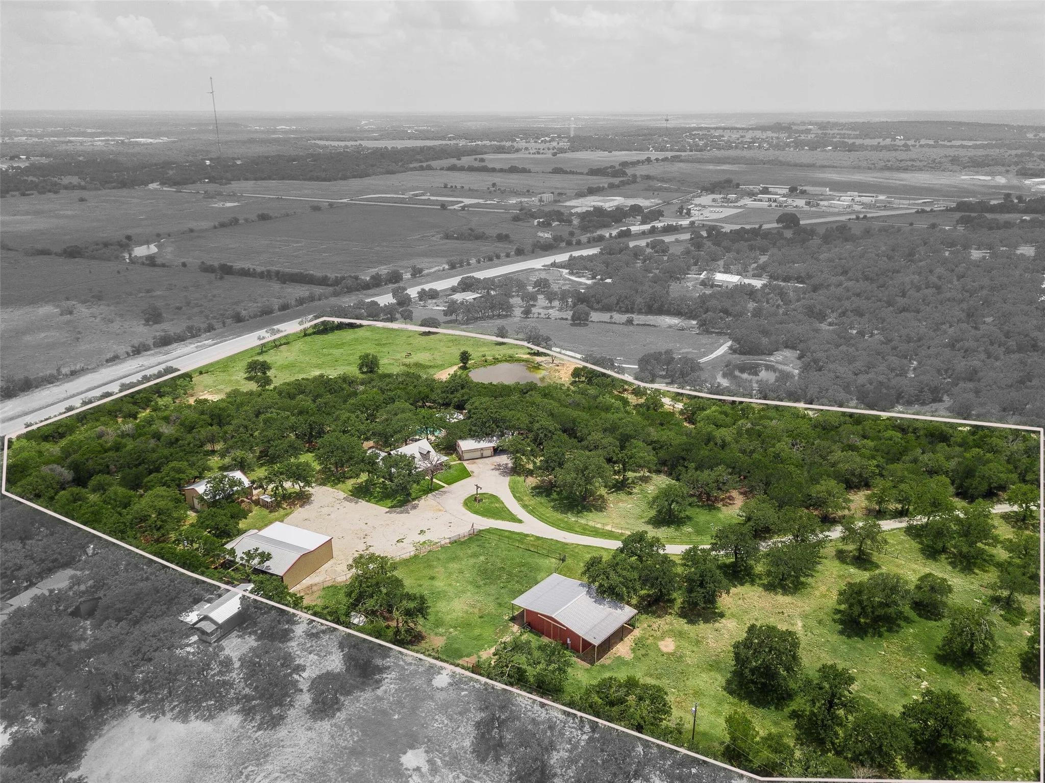 Single Family Residence For Sale in Palo Pinto County , 3911 N Highway 281, Mineral Wells, Texas 76067, 3 Bedroom, 3 Bathroom, 3 Garage spaces, 2,603 Sqft, built in 1994, mls#21341151, Real Estate Agent in Mineral Wells, Homes For Sale in Palo Pinto county, Homes For Sale in Mineral Wells, Realtor in Mineral Wells Texas, Real Estate Brokerage Independent Realty Texas, Luminita Cordes Realtor