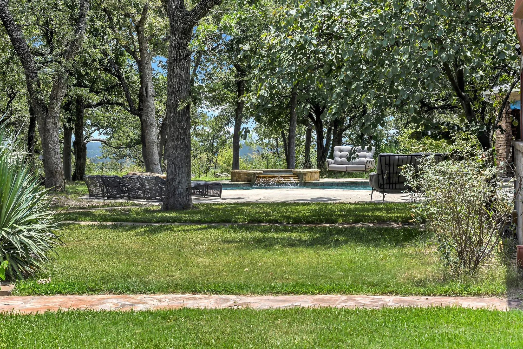 Single Family Residence For Sale in Palo Pinto County , 3911 N Highway 281, Mineral Wells, Texas 76067, 3 Bedroom, 3 Bathroom, 3 Garage spaces, 2,603 Sqft, built in 1994, mls#21341151, Real Estate Agent in Mineral Wells, Homes For Sale in Palo Pinto county, Homes For Sale in Mineral Wells, Realtor in Mineral Wells Texas, Real Estate Brokerage Independent Realty Texas, Luminita Cordes Realtor