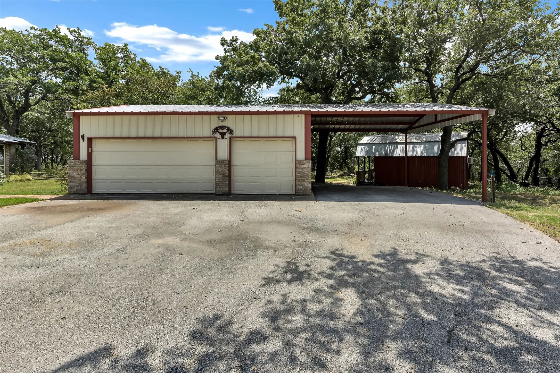 Single Family Residence For Sale in Palo Pinto County , 3911 N Highway 281, Mineral Wells, Texas 76067, 3 Bedroom, 3 Bathroom, 3 Garage spaces, 2,603 Sqft, built in 1994, mls#21341151, Real Estate Agent in Mineral Wells, Homes For Sale in Palo Pinto county, Homes For Sale in Mineral Wells, Realtor in Mineral Wells Texas, Real Estate Brokerage Independent Realty Texas, Luminita Cordes Realtor