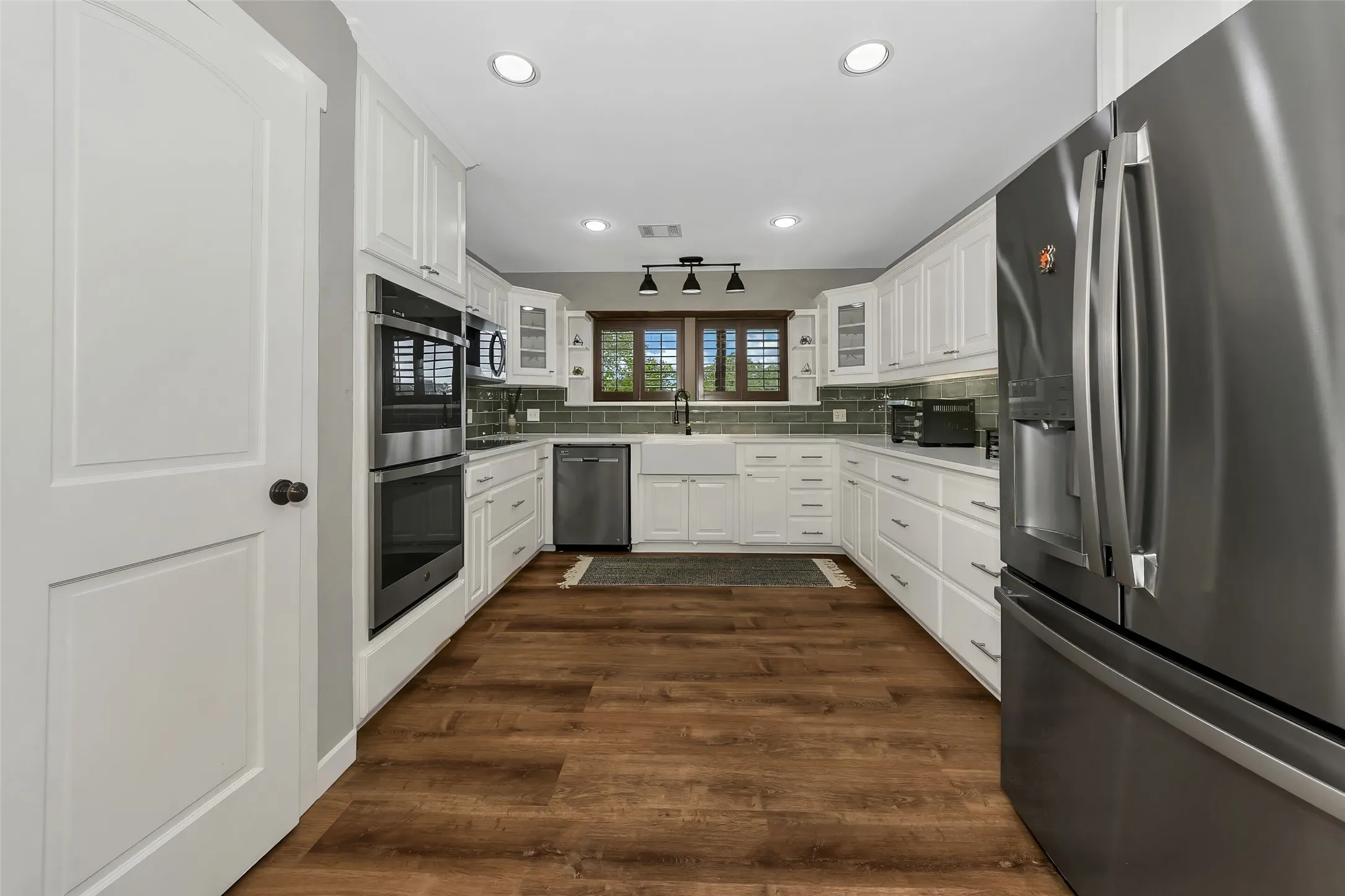 Single Family Residence For Sale in Palo Pinto County , 3911 N Highway 281, Mineral Wells, Texas 76067, 3 Bedroom, 3 Bathroom, 3 Garage spaces, 2,603 Sqft, built in 1994, mls#21341151, Real Estate Agent in Mineral Wells, Homes For Sale in Palo Pinto county, Homes For Sale in Mineral Wells, Realtor in Mineral Wells Texas, Real Estate Brokerage Independent Realty Texas, Luminita Cordes Realtor