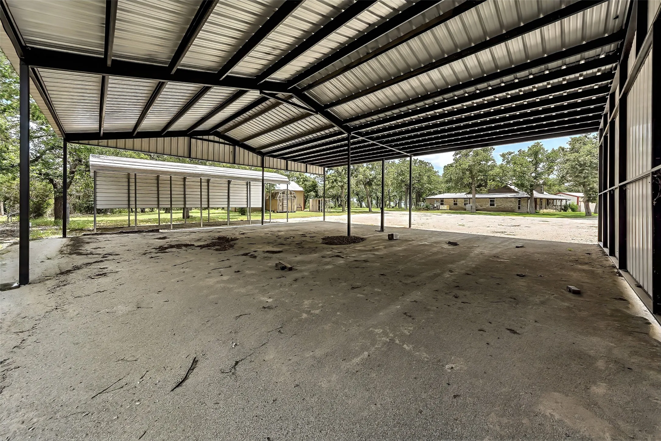 Single Family Residence For Sale in Palo Pinto County , 3911 N Highway 281, Mineral Wells, Texas 76067, 3 Bedroom, 3 Bathroom, 3 Garage spaces, 2,603 Sqft, built in 1994, mls#21341151, Real Estate Agent in Mineral Wells, Homes For Sale in Palo Pinto county, Homes For Sale in Mineral Wells, Realtor in Mineral Wells Texas, Real Estate Brokerage Independent Realty Texas, Luminita Cordes Realtor