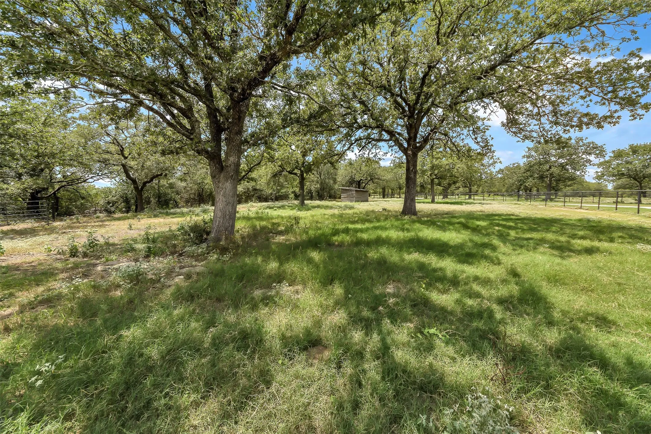 Single Family Residence For Sale in Palo Pinto County , 3911 N Highway 281, Mineral Wells, Texas 76067, 3 Bedroom, 3 Bathroom, 3 Garage spaces, 2,603 Sqft, built in 1994, mls#21341151, Real Estate Agent in Mineral Wells, Homes For Sale in Palo Pinto county, Homes For Sale in Mineral Wells, Realtor in Mineral Wells Texas, Real Estate Brokerage Independent Realty Texas, Luminita Cordes Realtor