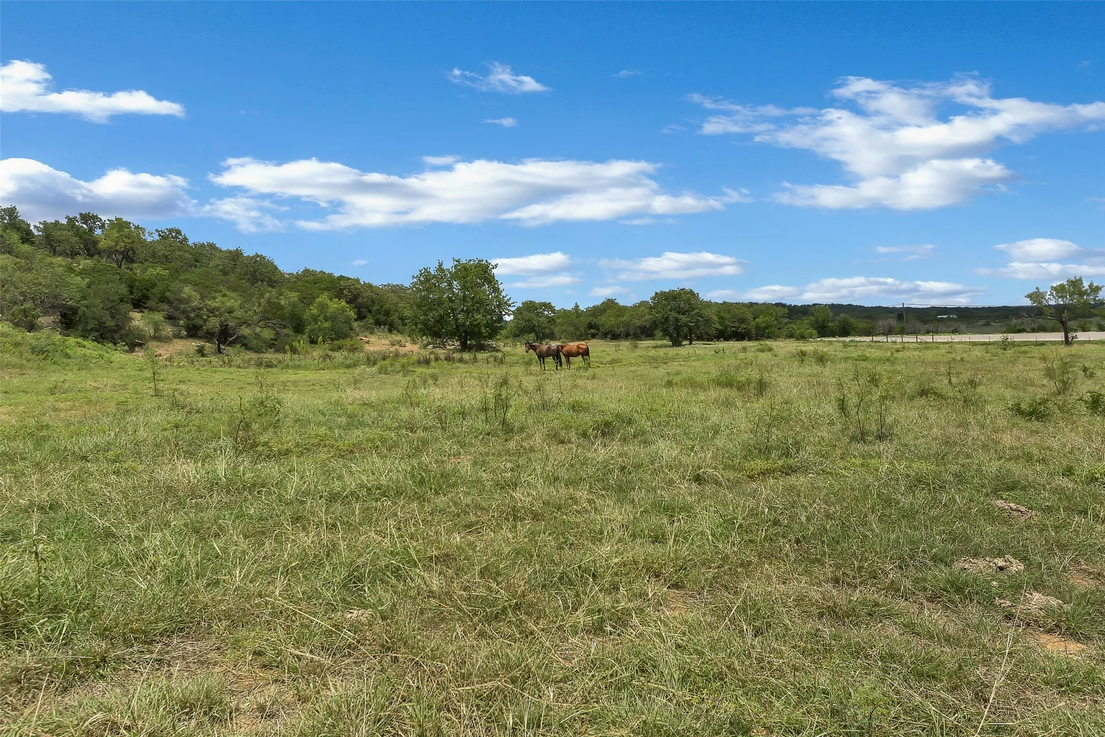 Single Family Residence For Sale in Palo Pinto County , 3911 N Highway 281, Mineral Wells, Texas 76067, 3 Bedroom, 3 Bathroom, 3 Garage spaces, 2,603 Sqft, built in 1994, mls#21341151, Real Estate Agent in Mineral Wells, Homes For Sale in Palo Pinto county, Homes For Sale in Mineral Wells, Realtor in Mineral Wells Texas, Real Estate Brokerage Independent Realty Texas, Luminita Cordes Realtor