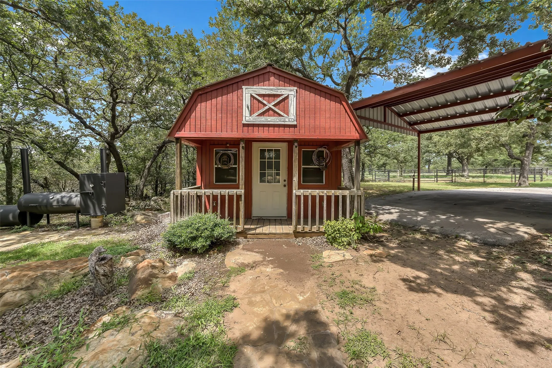 Single Family Residence For Sale in Palo Pinto County , 3911 N Highway 281, Mineral Wells, Texas 76067, 3 Bedroom, 3 Bathroom, 3 Garage spaces, 2,603 Sqft, built in 1994, mls#21341151, Real Estate Agent in Mineral Wells, Homes For Sale in Palo Pinto county, Homes For Sale in Mineral Wells, Realtor in Mineral Wells Texas, Real Estate Brokerage Independent Realty Texas, Luminita Cordes Realtor