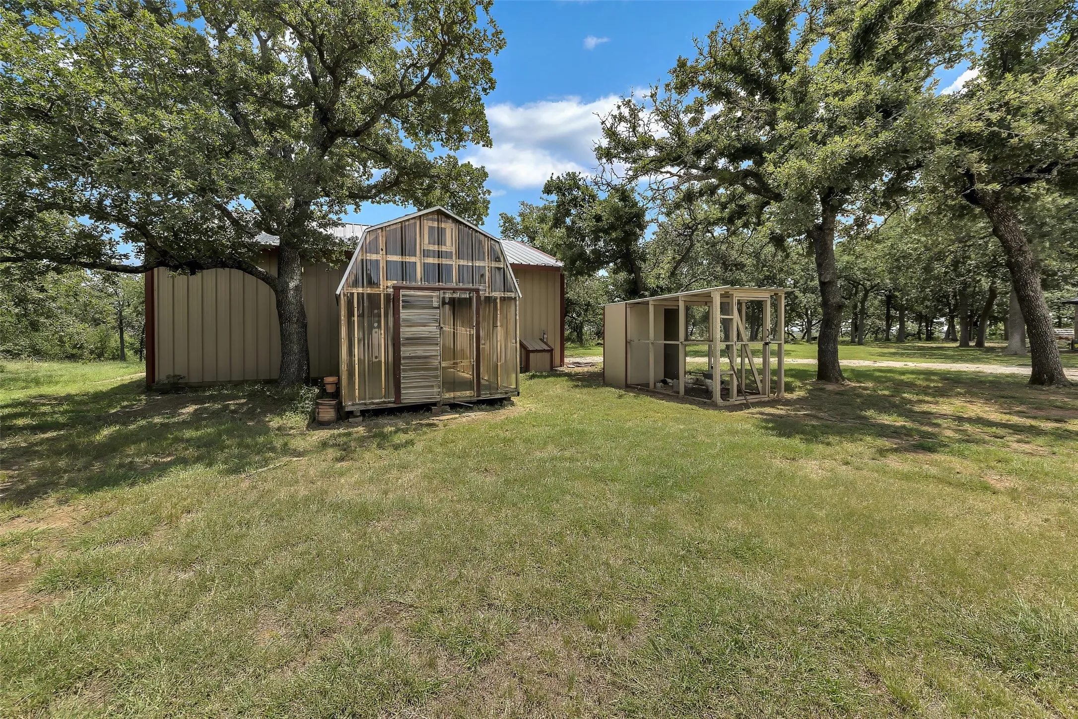 Single Family Residence For Sale in Palo Pinto County , 3911 N Highway 281, Mineral Wells, Texas 76067, 3 Bedroom, 3 Bathroom, 3 Garage spaces, 2,603 Sqft, built in 1994, mls#21341151, Real Estate Agent in Mineral Wells, Homes For Sale in Palo Pinto county, Homes For Sale in Mineral Wells, Realtor in Mineral Wells Texas, Real Estate Brokerage Independent Realty Texas, Luminita Cordes Realtor