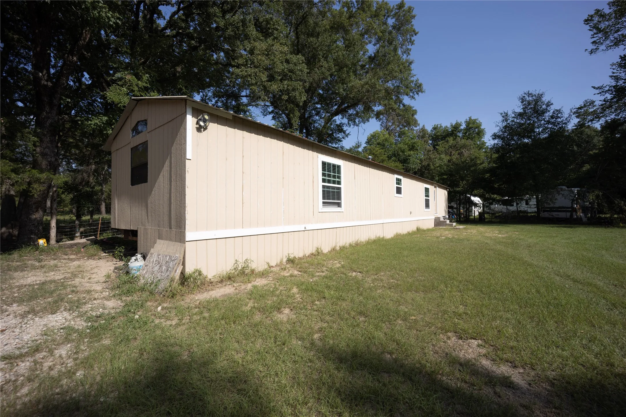 Mobile Home For Sale in Kaufman County , 15960 Four Oaks Drive, Kemp, Texas 75143, 5 Bedroom, 4 Bathroom, Garage spaces, 2,496 Sqft, built in 1995, mls#21340238, Real Estate Agent in Kemp, Homes For Sale in Kaufman county, Homes For Sale in Kemp, Realtor in Kemp Texas, Real Estate Brokerage Independent Realty Texas, Luminita Cordes Realtor