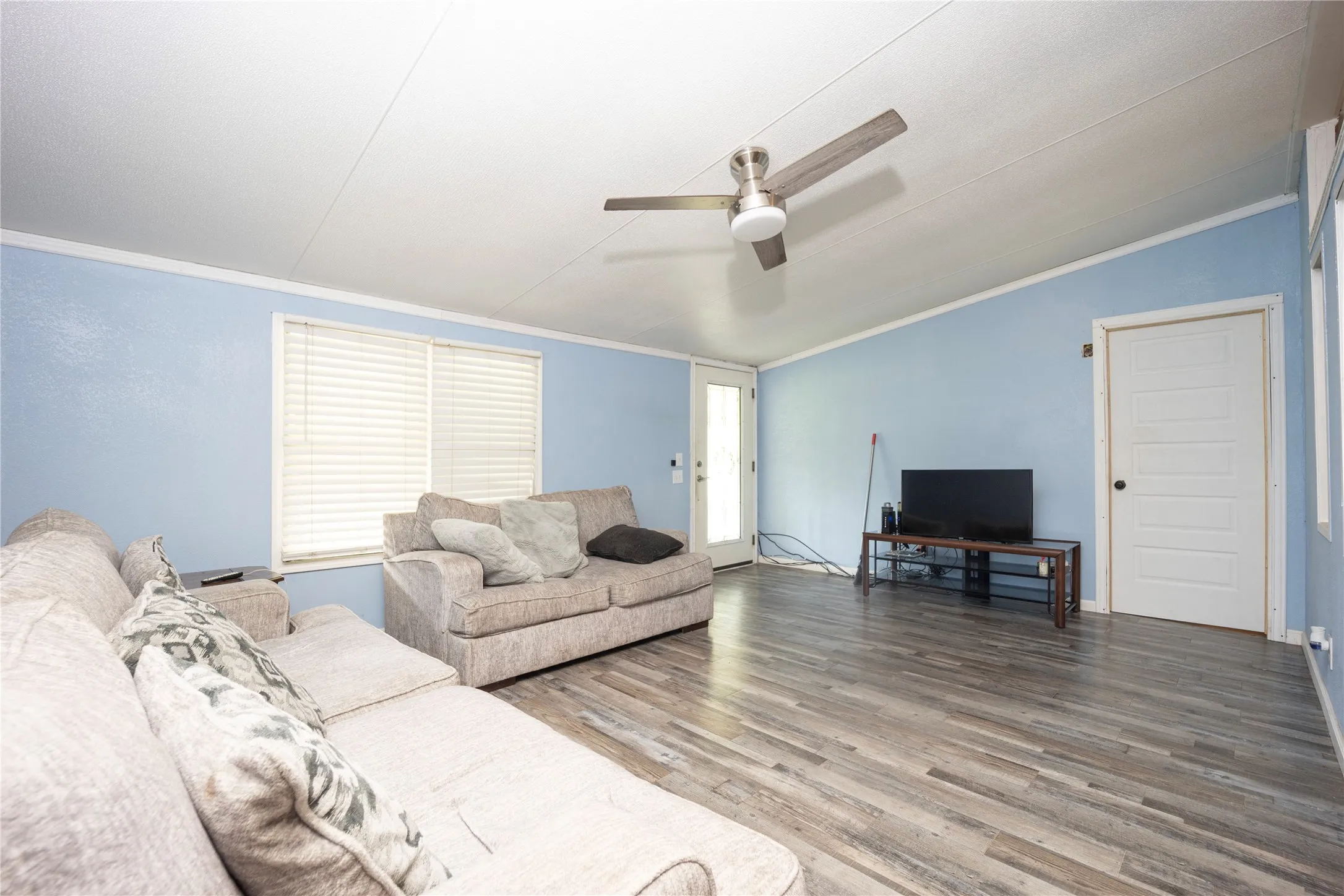 Mobile Home For Sale in Kaufman County , 15960 Four Oaks Drive, Kemp, Texas 75143, 5 Bedroom, 4 Bathroom, Garage spaces, 2,496 Sqft, built in 1995, mls#21340238, Real Estate Agent in Kemp, Homes For Sale in Kaufman county, Homes For Sale in Kemp, Realtor in Kemp Texas, Real Estate Brokerage Independent Realty Texas, Luminita Cordes Realtor