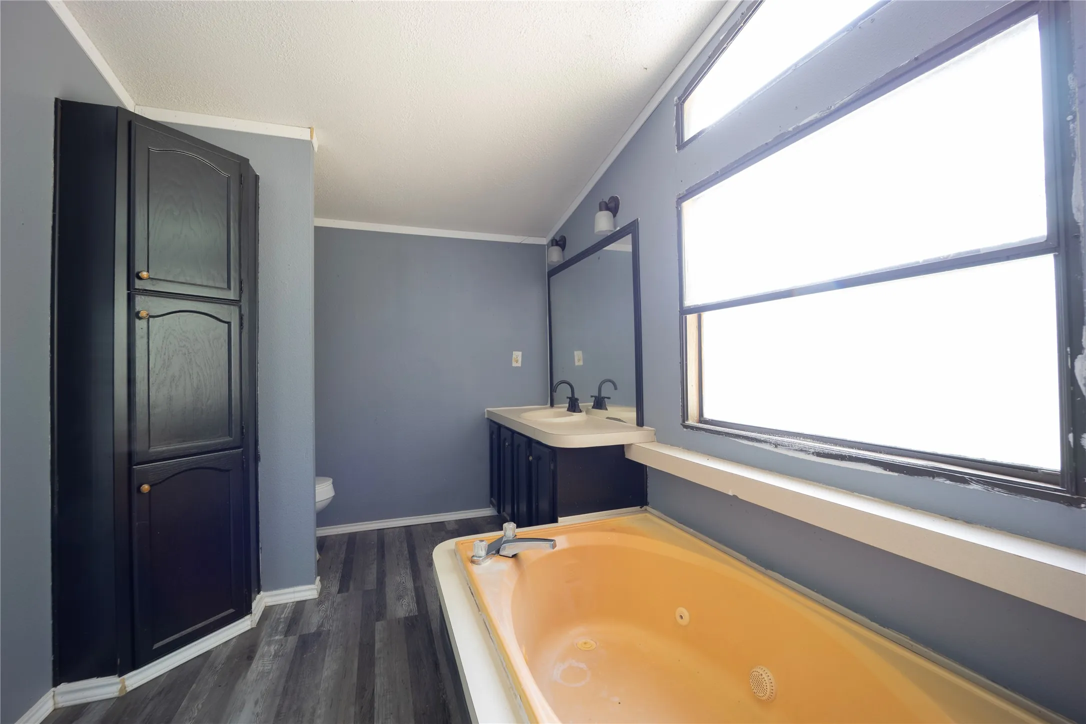 Mobile Home For Sale in Kaufman County , 15960 Four Oaks Drive, Kemp, Texas 75143, 5 Bedroom, 4 Bathroom, Garage spaces, 2,496 Sqft, built in 1995, mls#21340238, Real Estate Agent in Kemp, Homes For Sale in Kaufman county, Homes For Sale in Kemp, Realtor in Kemp Texas, Real Estate Brokerage Independent Realty Texas, Luminita Cordes Realtor