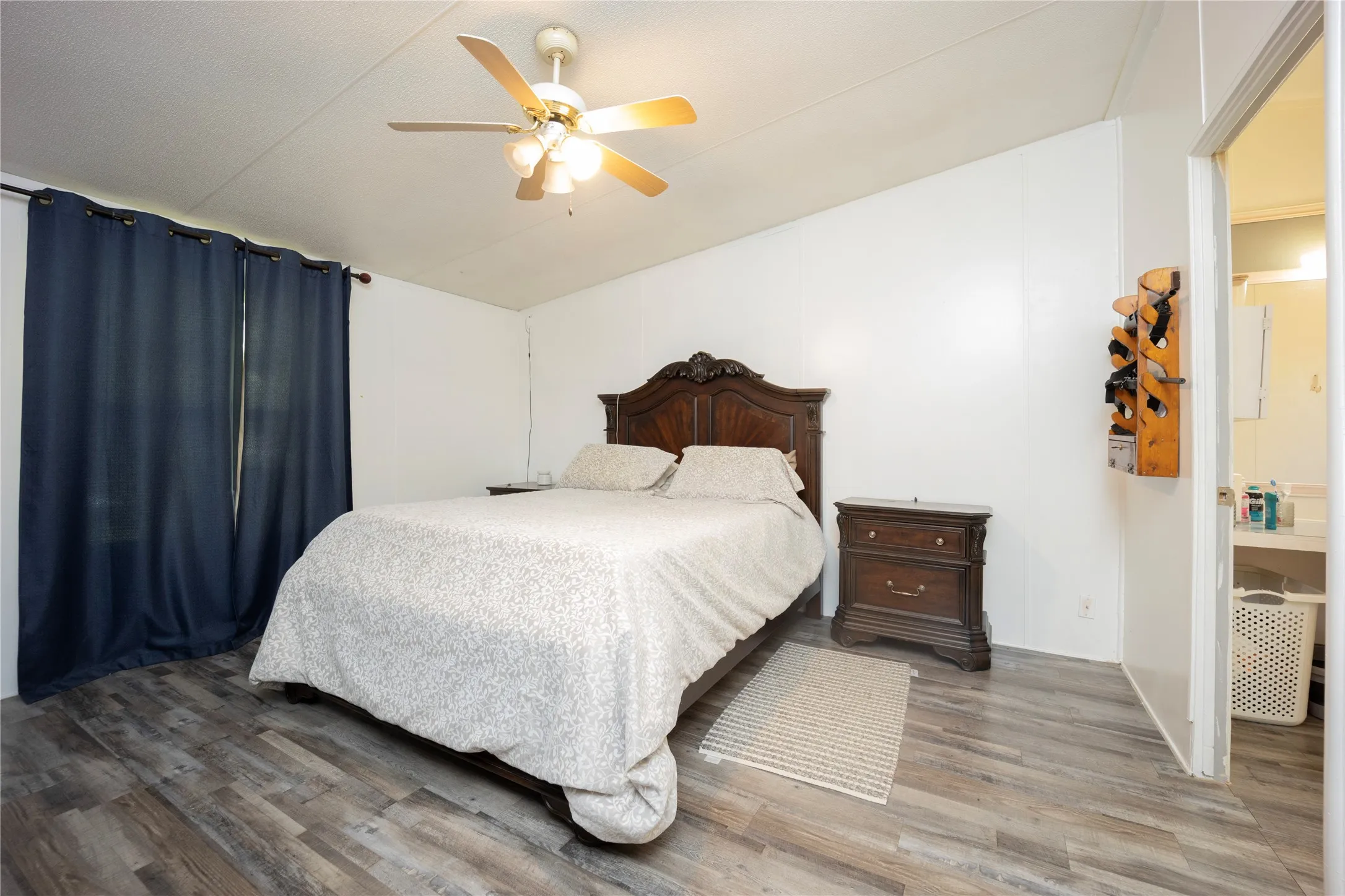 Mobile Home For Sale in Kaufman County , 15960 Four Oaks Drive, Kemp, Texas 75143, 5 Bedroom, 4 Bathroom, Garage spaces, 2,496 Sqft, built in 1995, mls#21340238, Real Estate Agent in Kemp, Homes For Sale in Kaufman county, Homes For Sale in Kemp, Realtor in Kemp Texas, Real Estate Brokerage Independent Realty Texas, Luminita Cordes Realtor