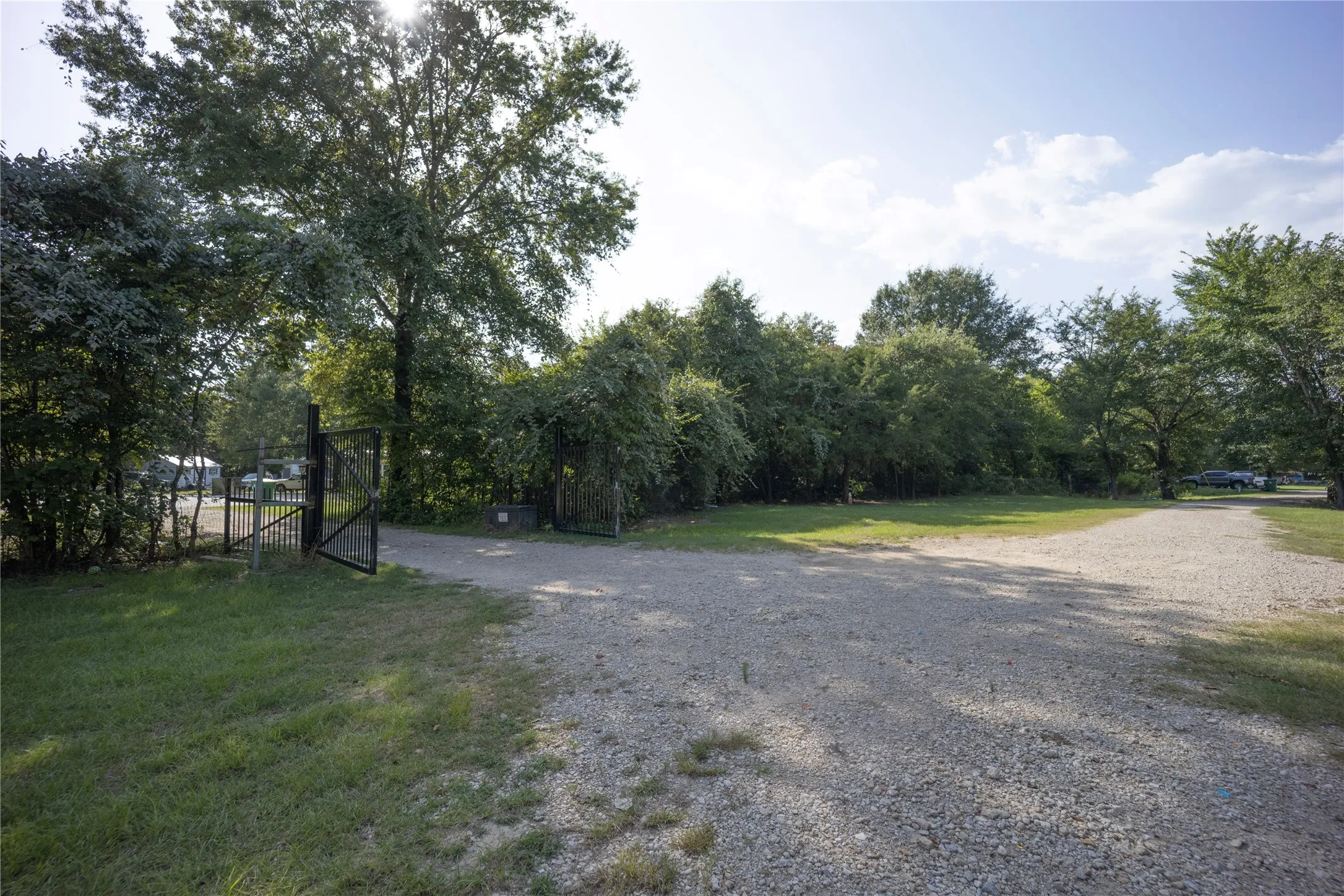 Mobile Home For Sale in Kaufman County , 15960 Four Oaks Drive, Kemp, Texas 75143, 5 Bedroom, 4 Bathroom, Garage spaces, 2,496 Sqft, built in 1995, mls#21340238, Real Estate Agent in Kemp, Homes For Sale in Kaufman county, Homes For Sale in Kemp, Realtor in Kemp Texas, Real Estate Brokerage Independent Realty Texas, Luminita Cordes Realtor