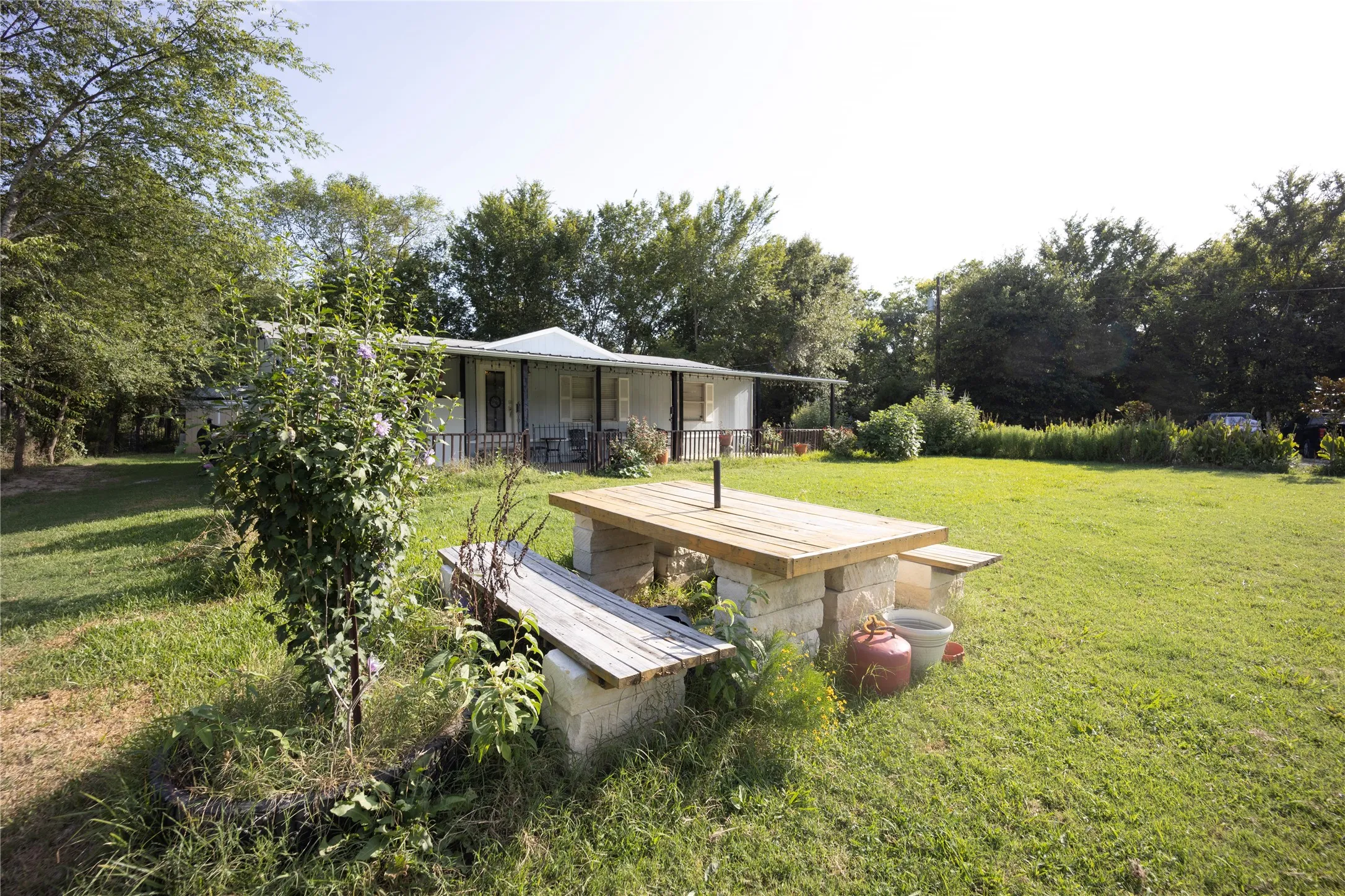 Mobile Home For Sale in Kaufman County , 15960 Four Oaks Drive, Kemp, Texas 75143, 5 Bedroom, 4 Bathroom, Garage spaces, 2,496 Sqft, built in 1995, mls#21340238, Real Estate Agent in Kemp, Homes For Sale in Kaufman county, Homes For Sale in Kemp, Realtor in Kemp Texas, Real Estate Brokerage Independent Realty Texas, Luminita Cordes Realtor