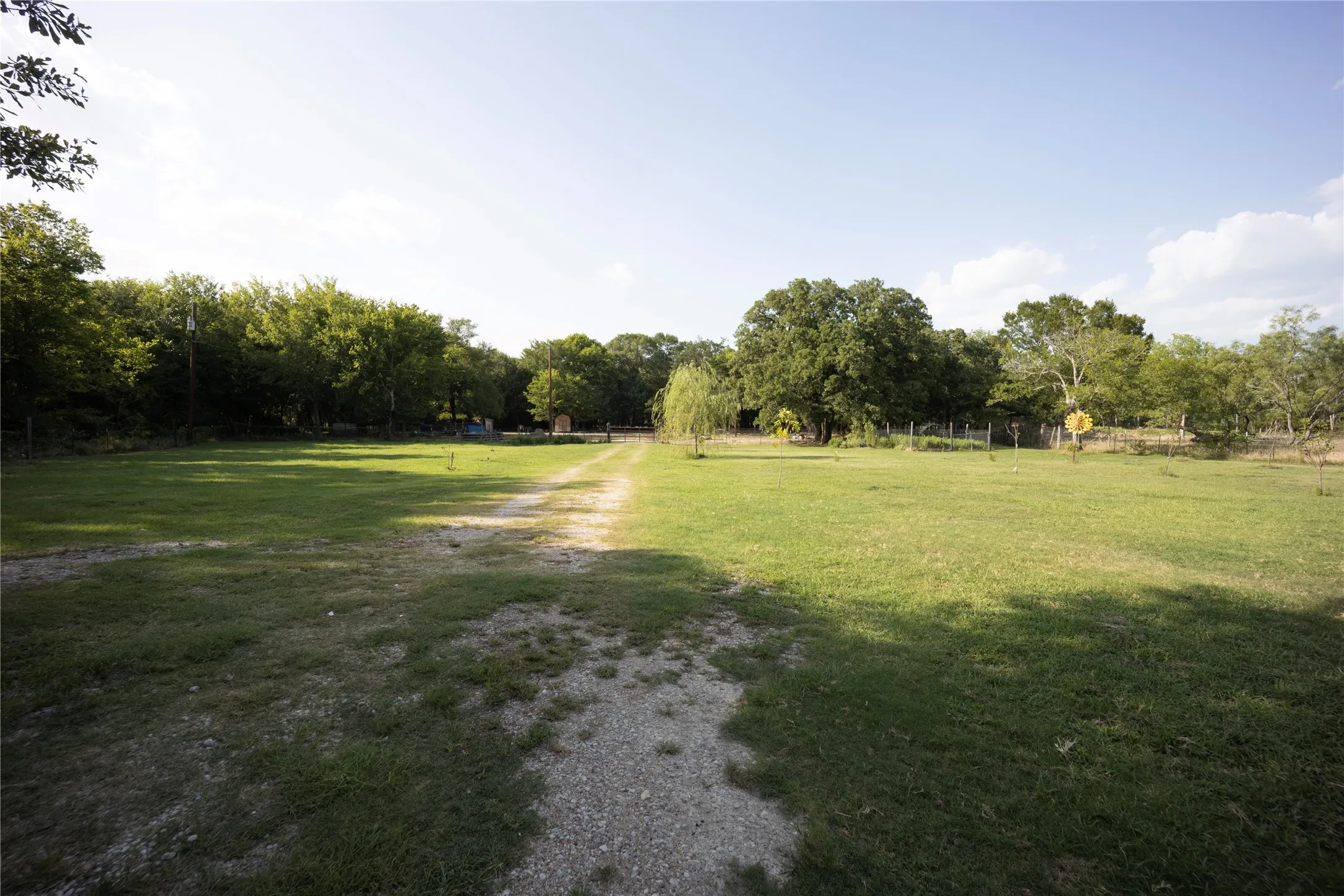 Mobile Home For Sale in Kaufman County , 15960 Four Oaks Drive, Kemp, Texas 75143, 5 Bedroom, 4 Bathroom, Garage spaces, 2,496 Sqft, built in 1995, mls#21340238, Real Estate Agent in Kemp, Homes For Sale in Kaufman county, Homes For Sale in Kemp, Realtor in Kemp Texas, Real Estate Brokerage Independent Realty Texas, Luminita Cordes Realtor