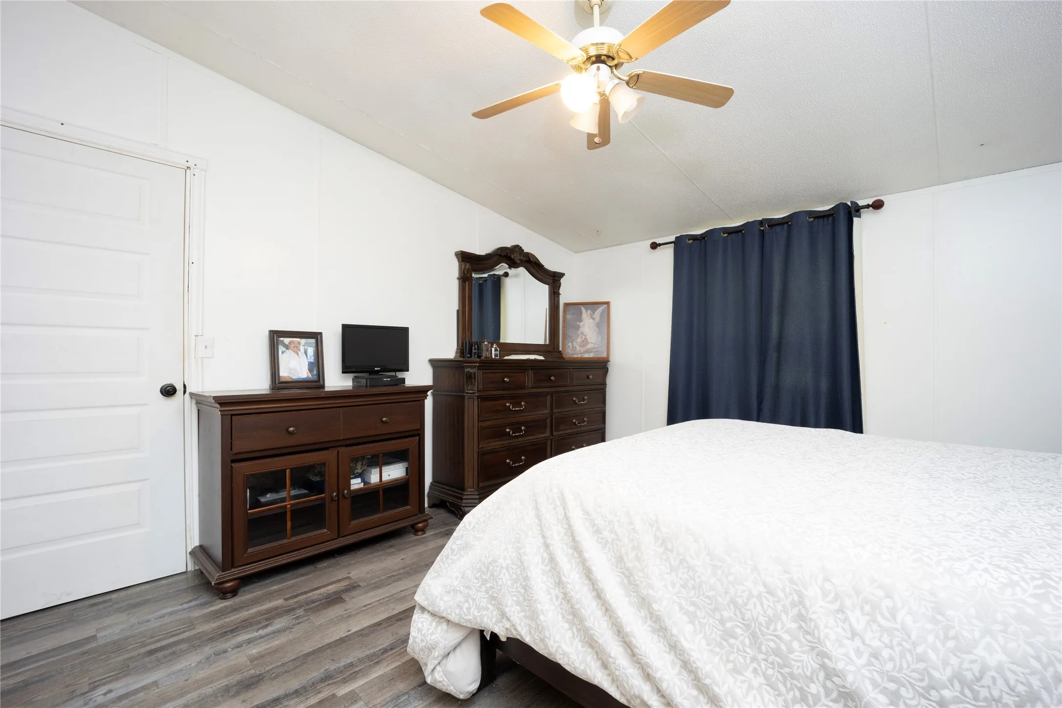 Mobile Home For Sale in Kaufman County , 15960 Four Oaks Drive, Kemp, Texas 75143, 5 Bedroom, 4 Bathroom, Garage spaces, 2,496 Sqft, built in 1995, mls#21340238, Real Estate Agent in Kemp, Homes For Sale in Kaufman county, Homes For Sale in Kemp, Realtor in Kemp Texas, Real Estate Brokerage Independent Realty Texas, Luminita Cordes Realtor