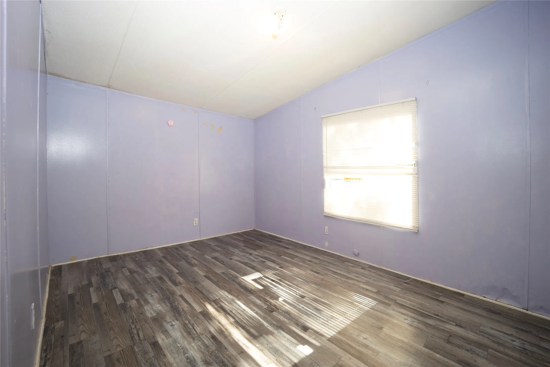Mobile Home For Sale in Kaufman County , 15960 Four Oaks Drive, Kemp, Texas 75143, 5 Bedroom, 4 Bathroom, Garage spaces, 2,496 Sqft, built in 1995, mls#21340238, Real Estate Agent in Kemp, Homes For Sale in Kaufman county, Homes For Sale in Kemp, Realtor in Kemp Texas, Real Estate Brokerage Independent Realty Texas, Luminita Cordes Realtor