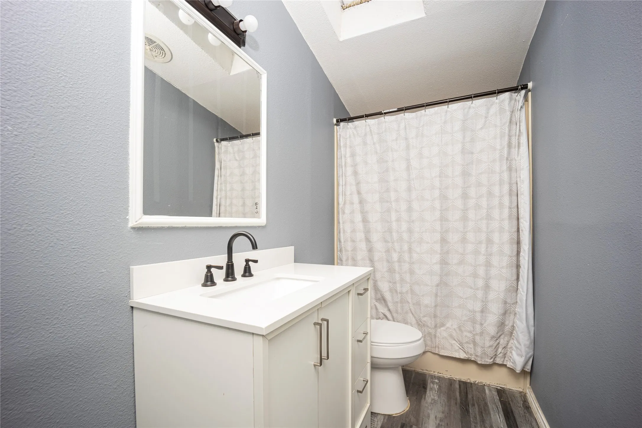 Mobile Home For Sale in Kaufman County , 15960 Four Oaks Drive, Kemp, Texas 75143, 5 Bedroom, 4 Bathroom, Garage spaces, 2,496 Sqft, built in 1995, mls#21340238, Real Estate Agent in Kemp, Homes For Sale in Kaufman county, Homes For Sale in Kemp, Realtor in Kemp Texas, Real Estate Brokerage Independent Realty Texas, Luminita Cordes Realtor