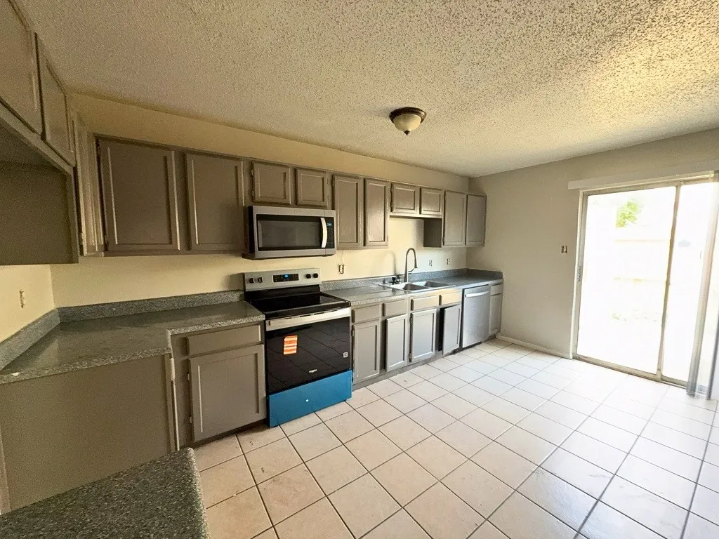 Condominium For Rent in Dallas County , 10500 Lake June Road H1, Dallas, Texas 75217, 2 Bedroom, 3 Bathroom, Garage spaces, 1,171 Sqft, built in 1984, mls#21341197, Real Estate Agent in Dallas, Homes For Rent in Dallas county, Homes For Rent in Dallas, Realtor in Dallas Texas, Real Estate Brokerage Independent Realty Texas, Luminita Cordes Realtor