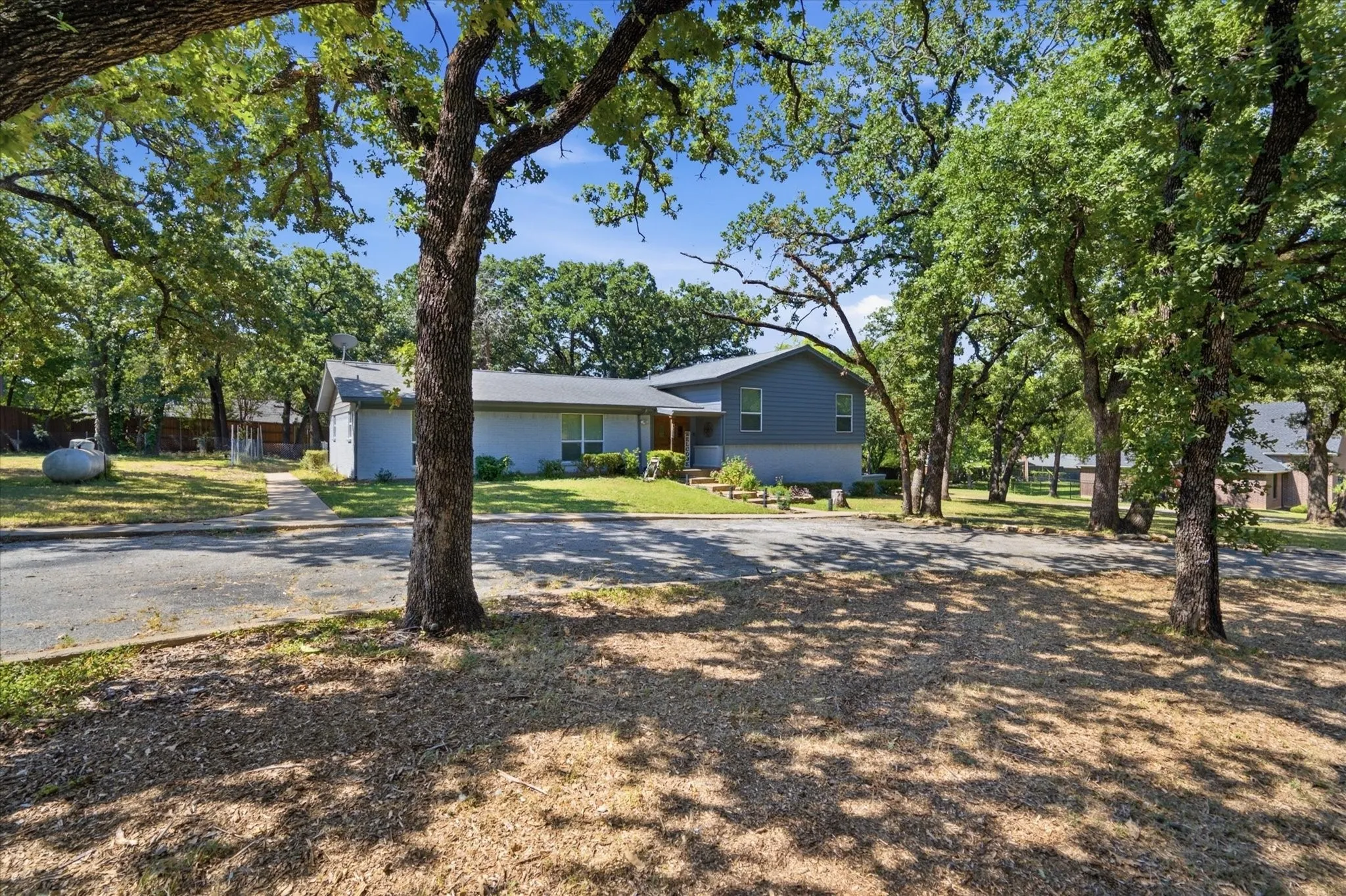 Single Family Residence For Sale in Tarrant County , 4308 Borden Drive, Arlington, Texas 76017, 3 Bedroom, 2 Bathroom, 2 Garage spaces, 2,021 Sqft, built in 1965, mls#21339551, Real Estate Agent in Arlington, Homes For Sale in Tarrant county, Homes For Sale in Arlington, Realtor in Arlington Texas, Real Estate Brokerage Independent Realty Texas, Luminita Cordes Realtor